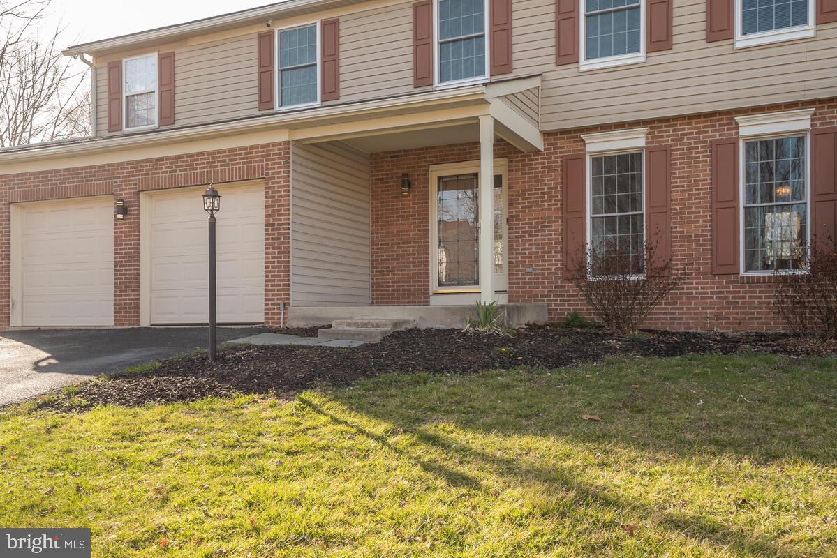 WHITE HALL - Residential