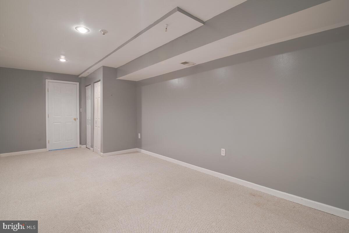 WHITE HALL - Residential