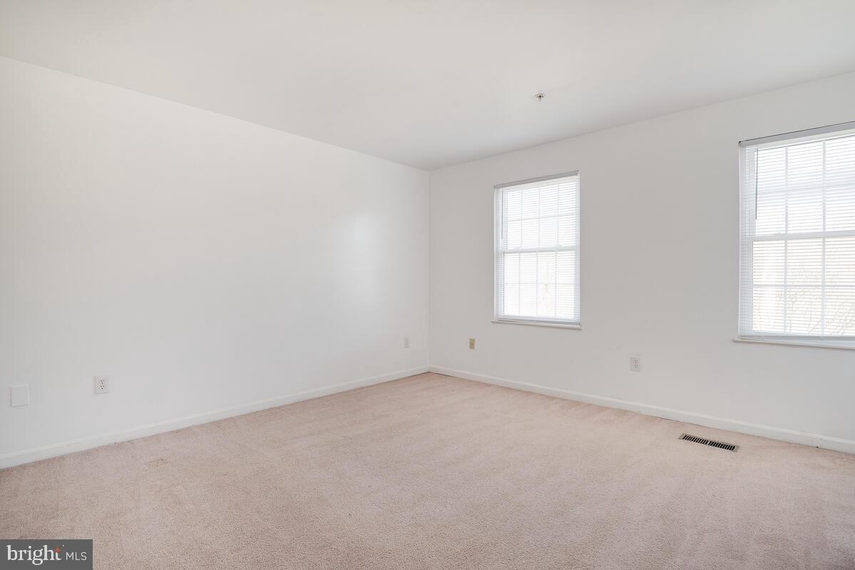 WHITE HALL - Residential