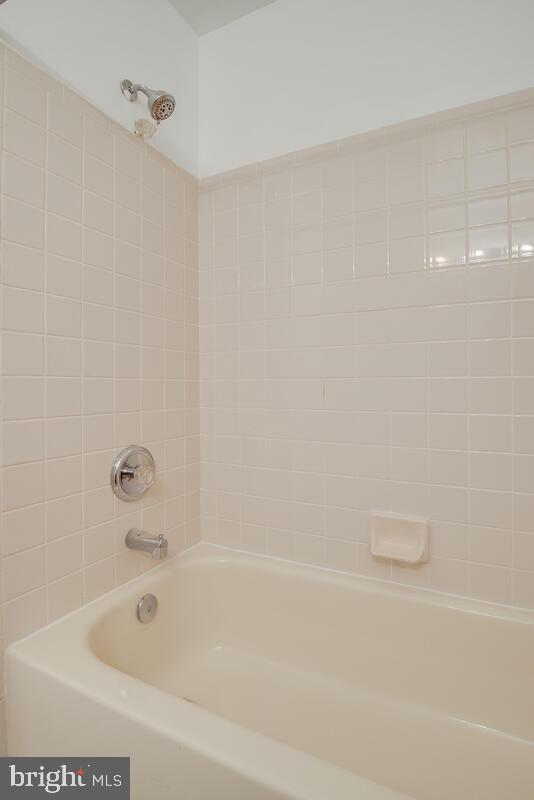 WHITE HALL - Residential