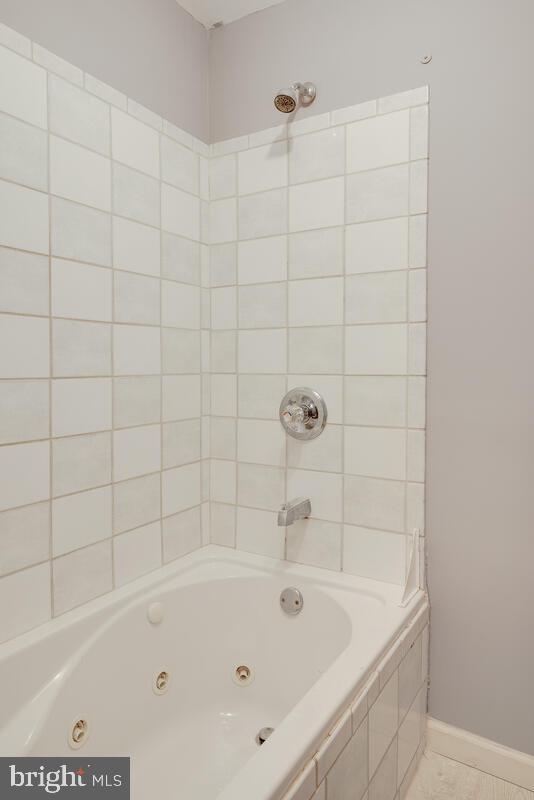 WHITE HALL - Residential