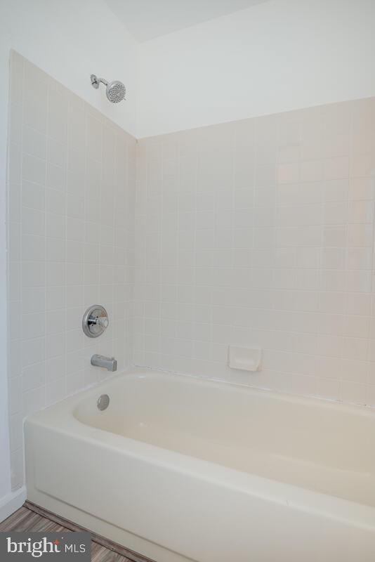 WHITE HALL - Residential