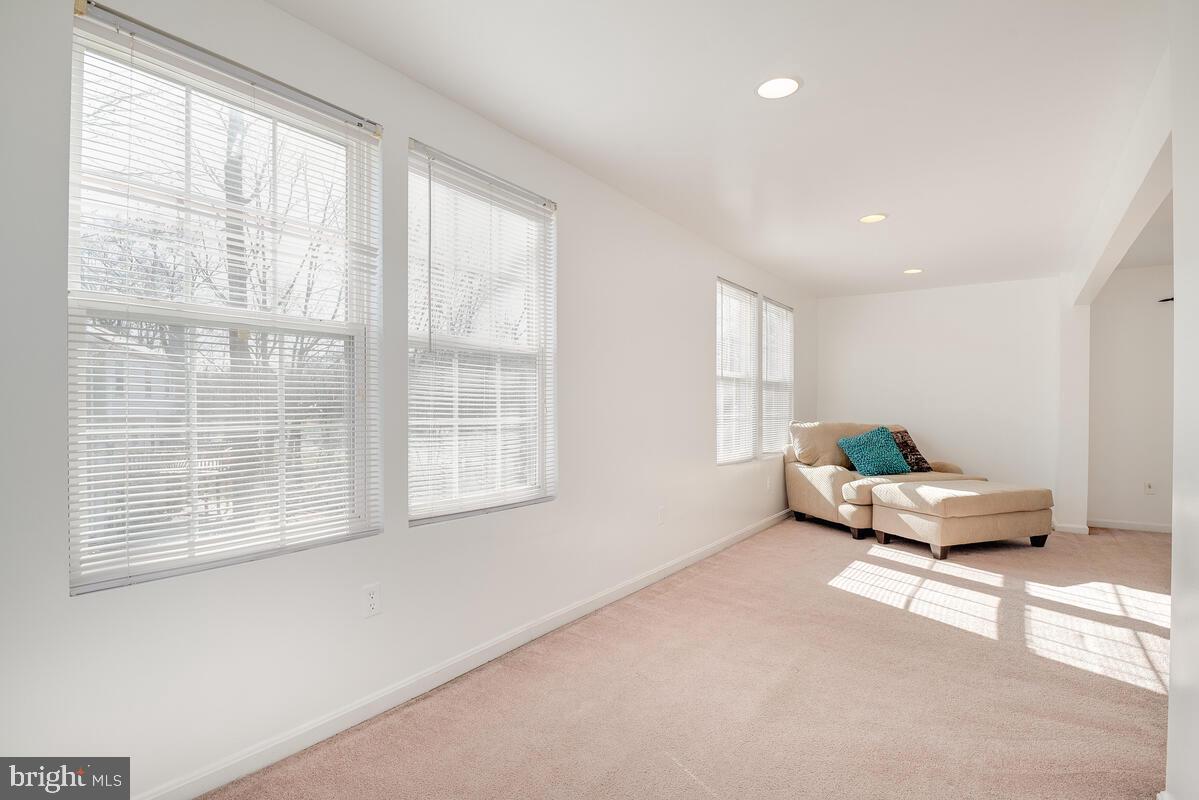 WHITE HALL - Residential