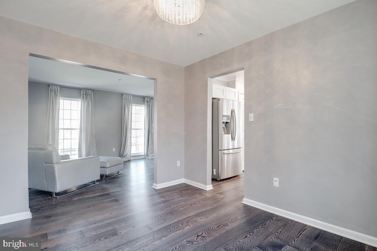 WHITE HALL - Residential