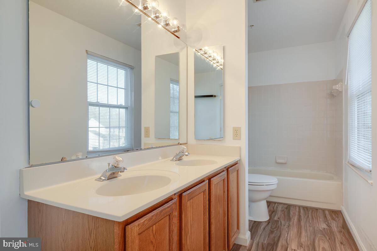 WHITE HALL - Residential