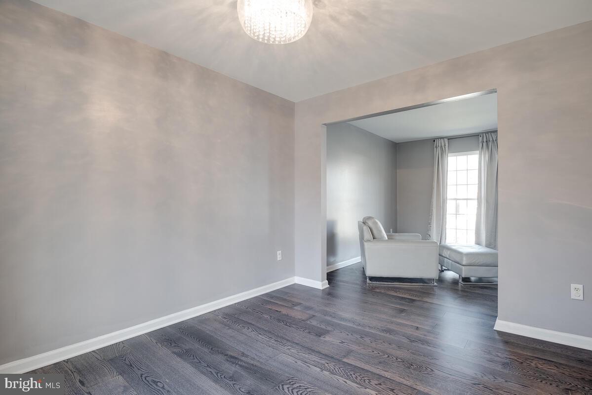 WHITE HALL - Residential