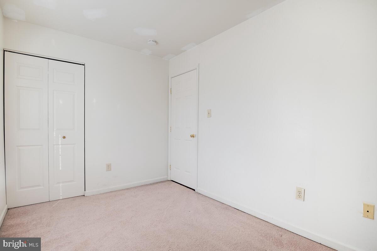 WHITE HALL - Residential