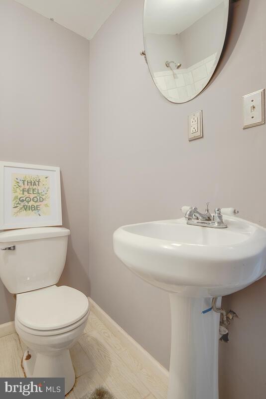 WHITE HALL - Residential