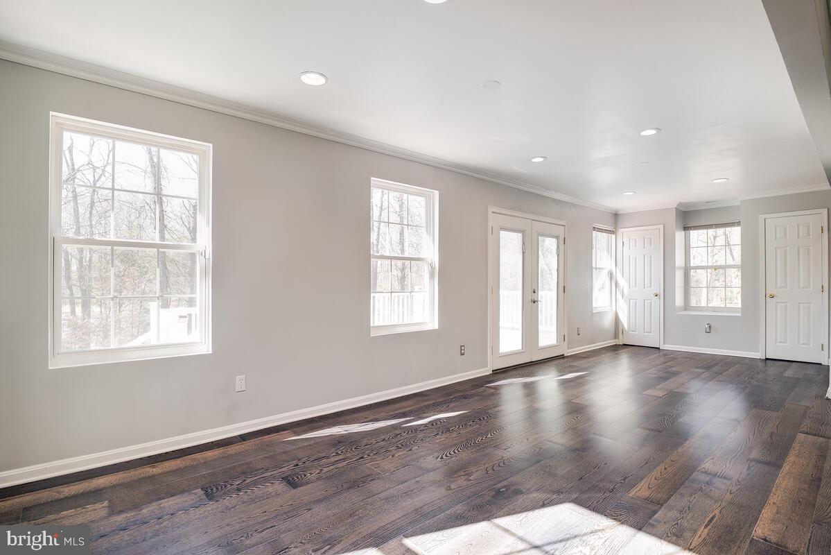 WHITE HALL - Residential