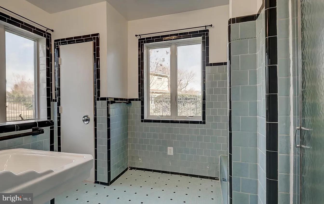 NORTH LAUREL PARK - Residential Lease