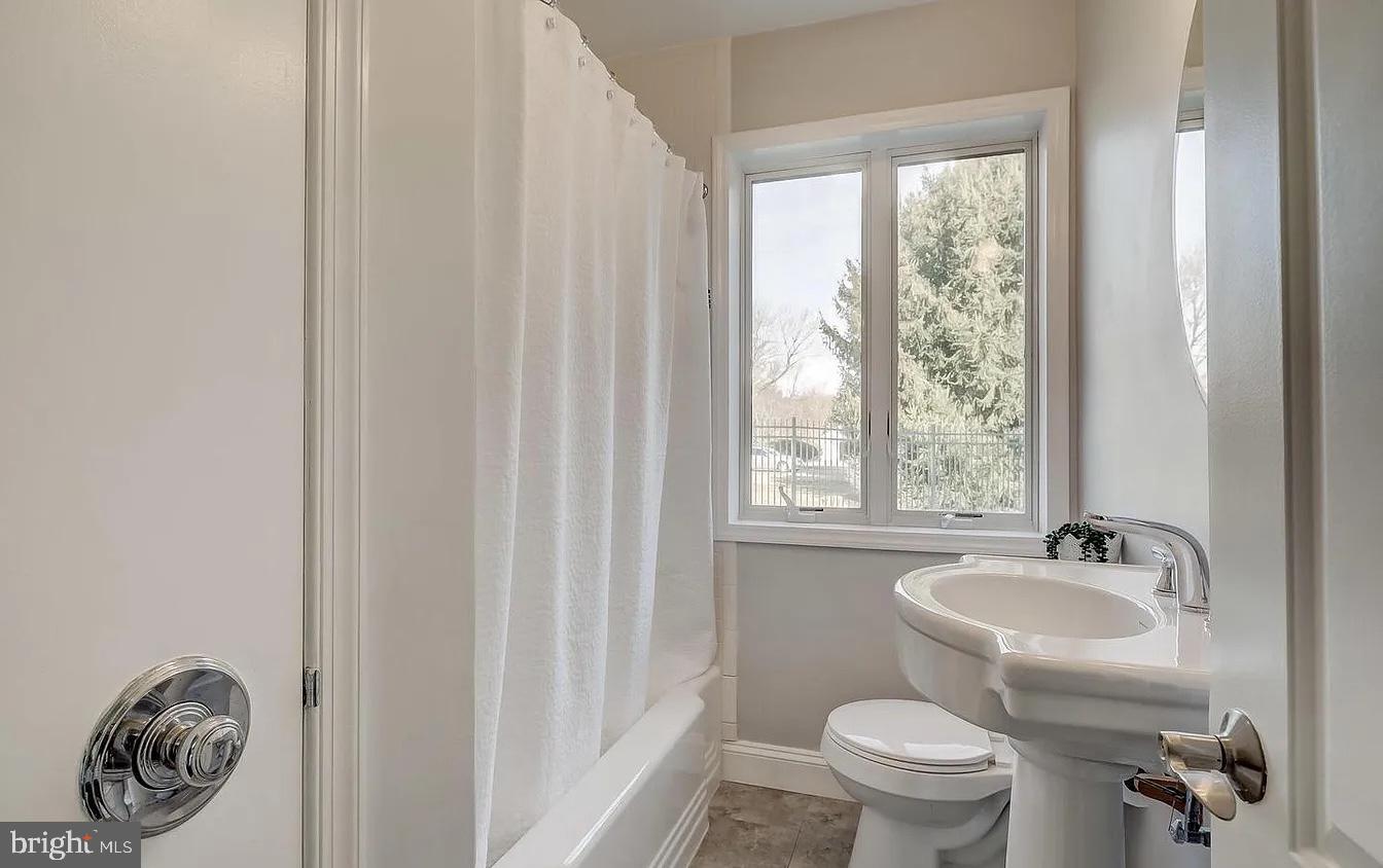 NORTH LAUREL PARK - Residential Lease