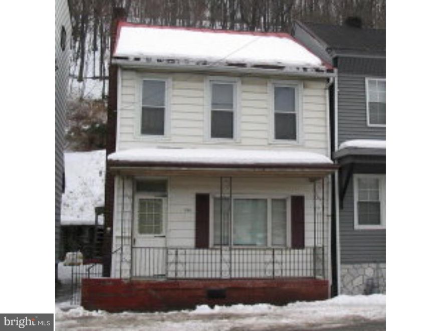 MOVE RIGHT IN! FRESH INTERIOR PAINT, NEW CARPET, APPLIANCES STAY! REPLACEMENT WINDOWS. YOU NEED TO LOOK INSIDE. THIS IS A VERY NICE HOME W/ LARGE ROOMS. AMPLE ON STREET PARKING.   Color: WHITE Amp: 100