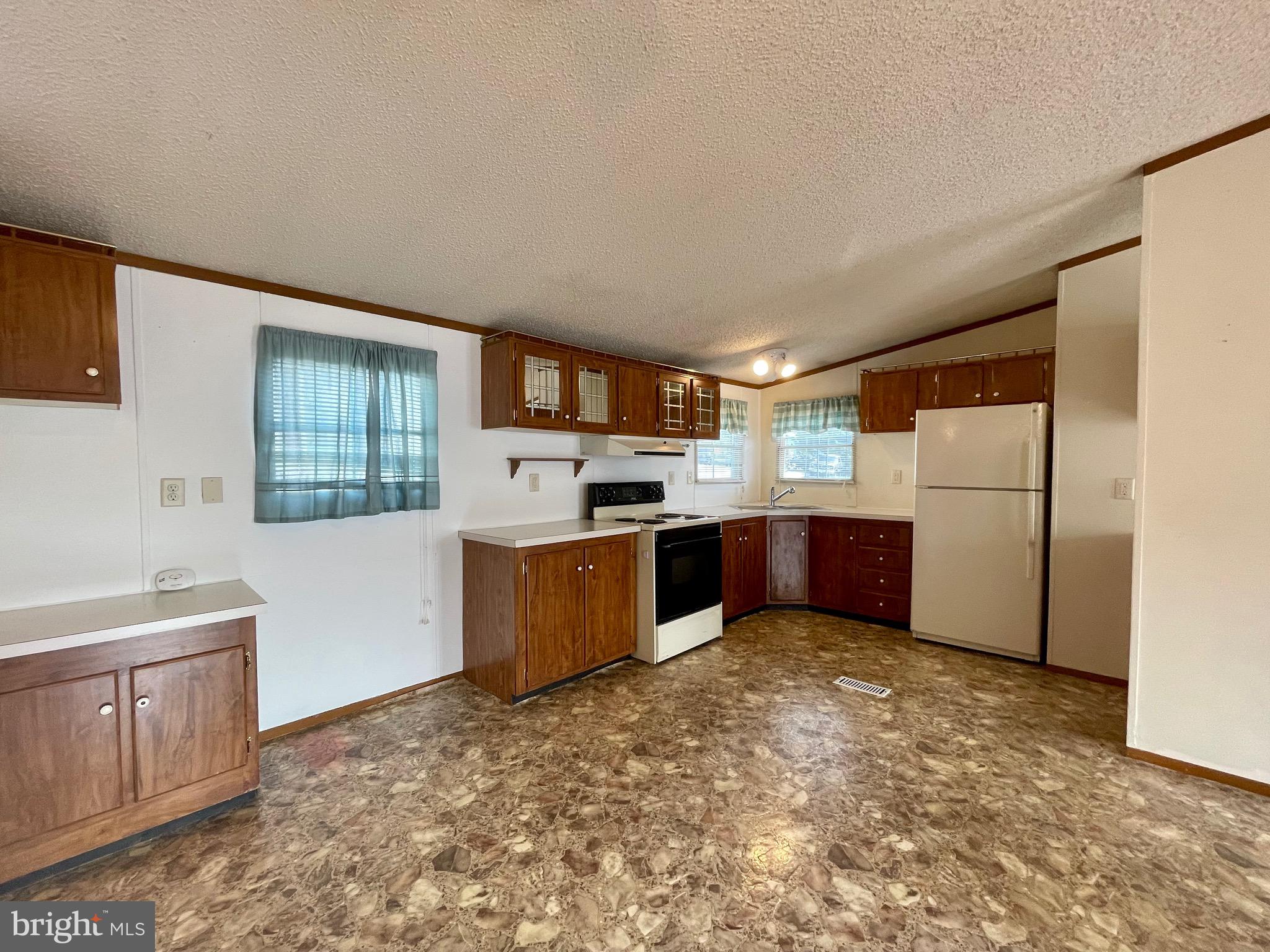 HIGHLAND MANOR - Residential