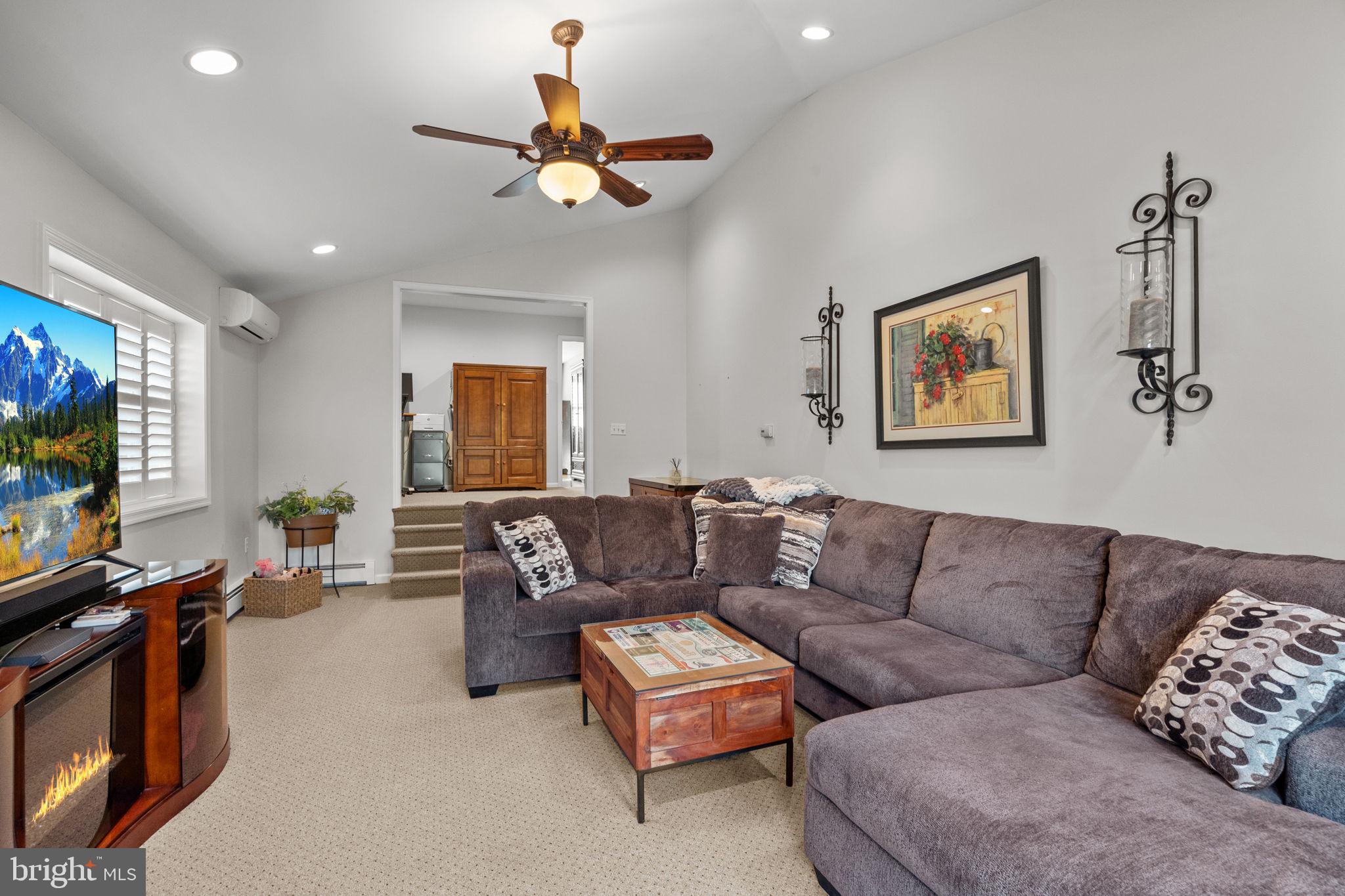 PALOMINO FARMS - Residential