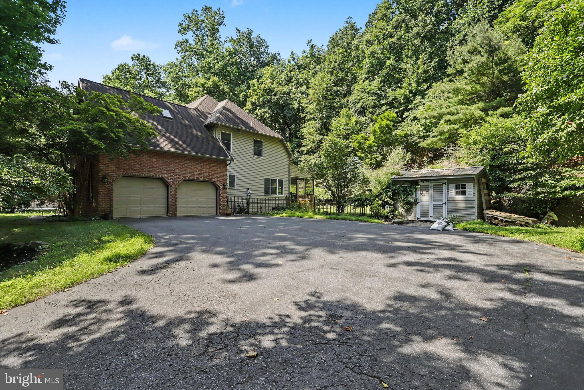 661 HUNTERS LANE