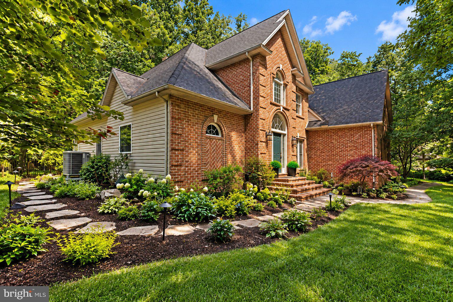 661 HUNTERS LANE