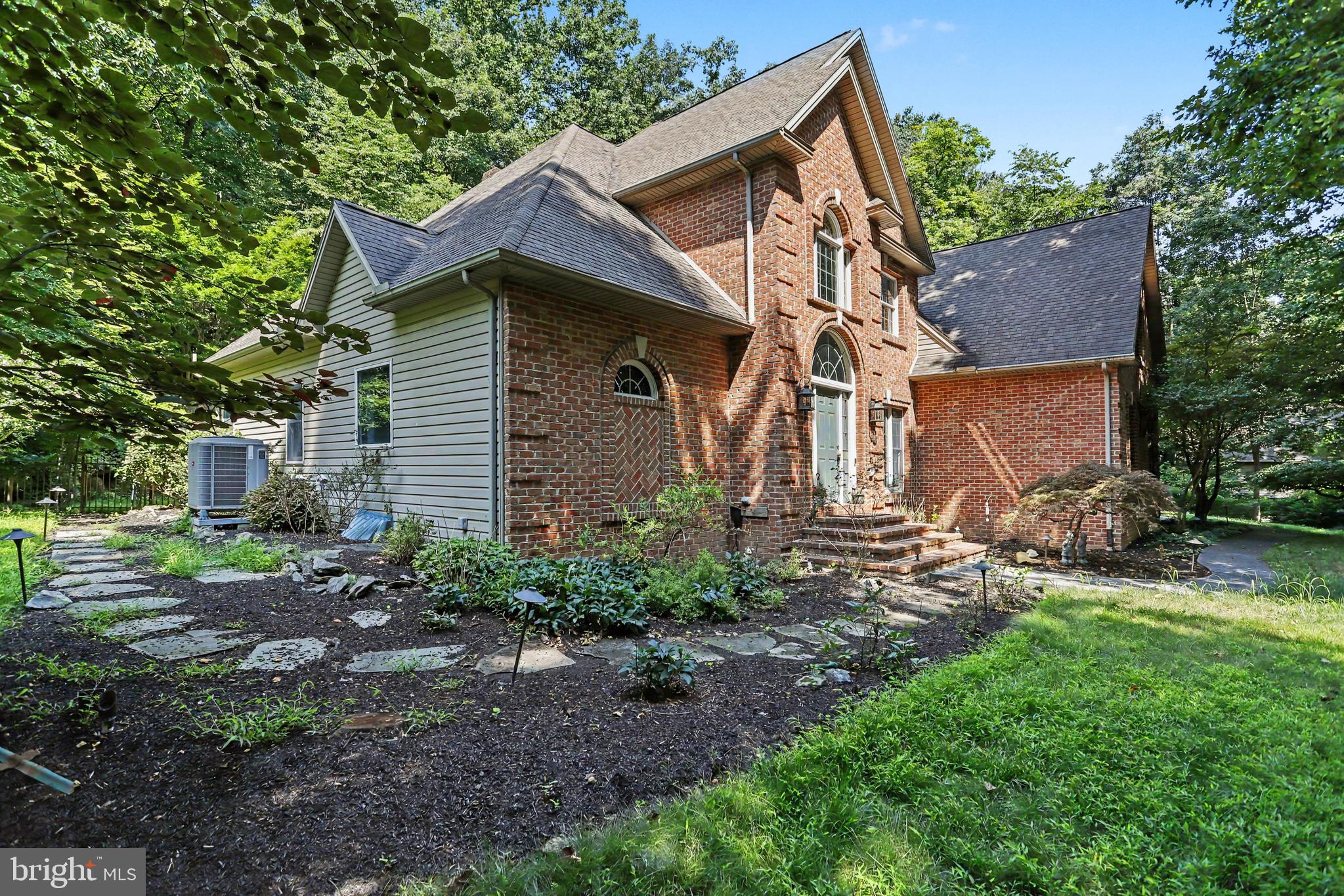 661 HUNTERS LANE