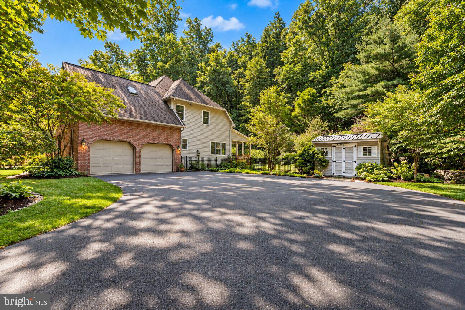 661 HUNTERS LANE