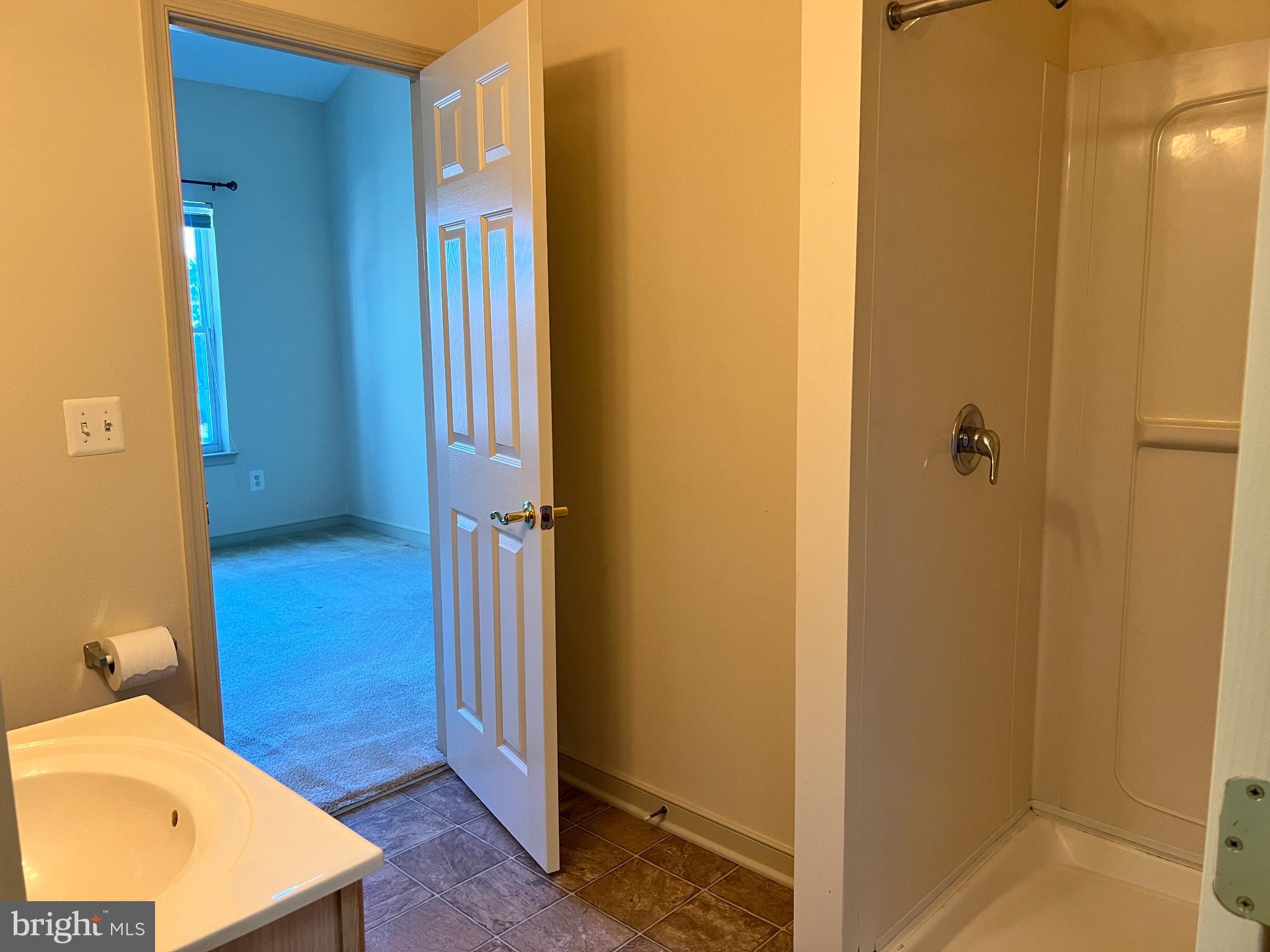 RIVERGATE II - Residential Lease