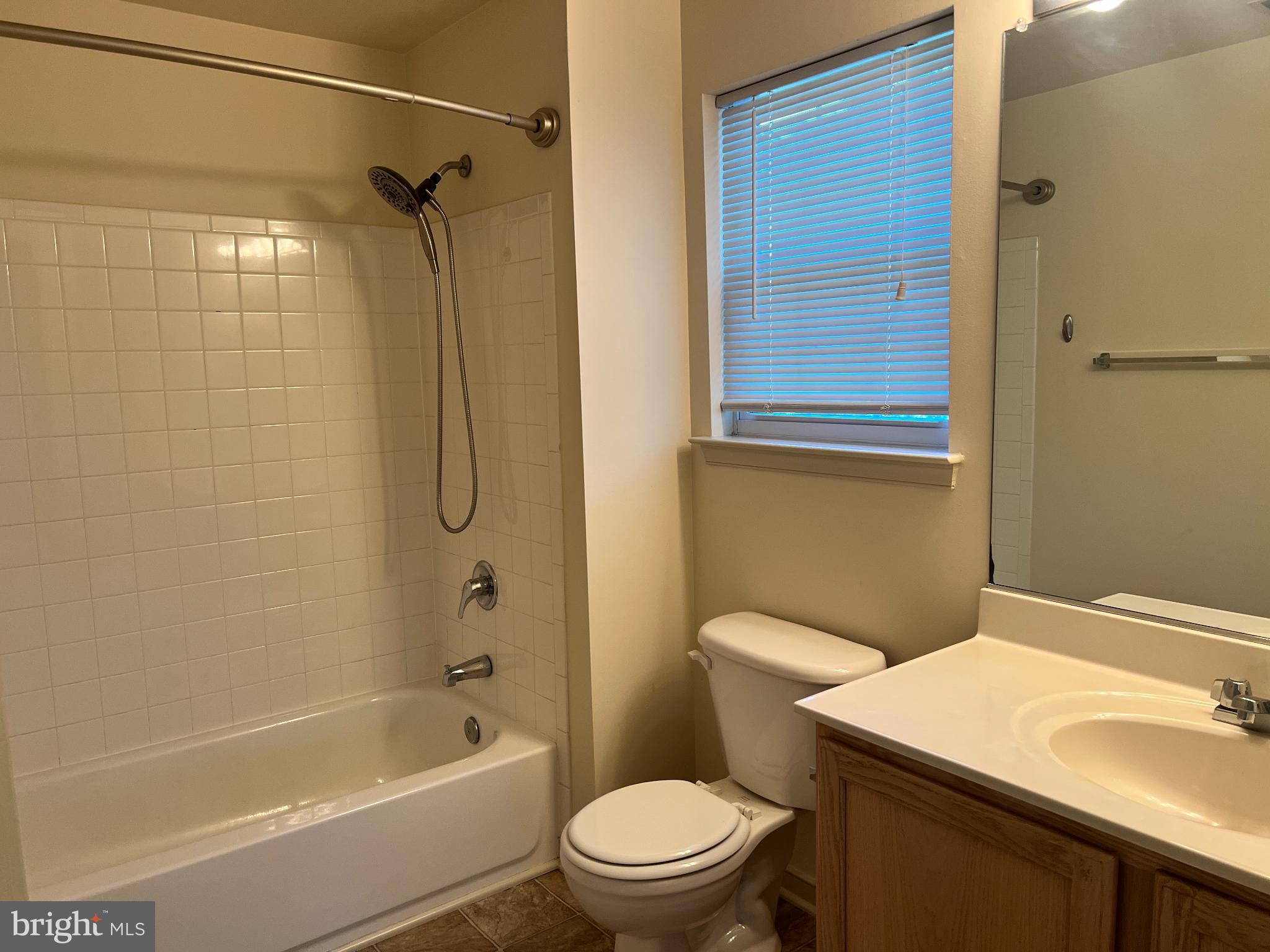 RIVERGATE II - Residential Lease