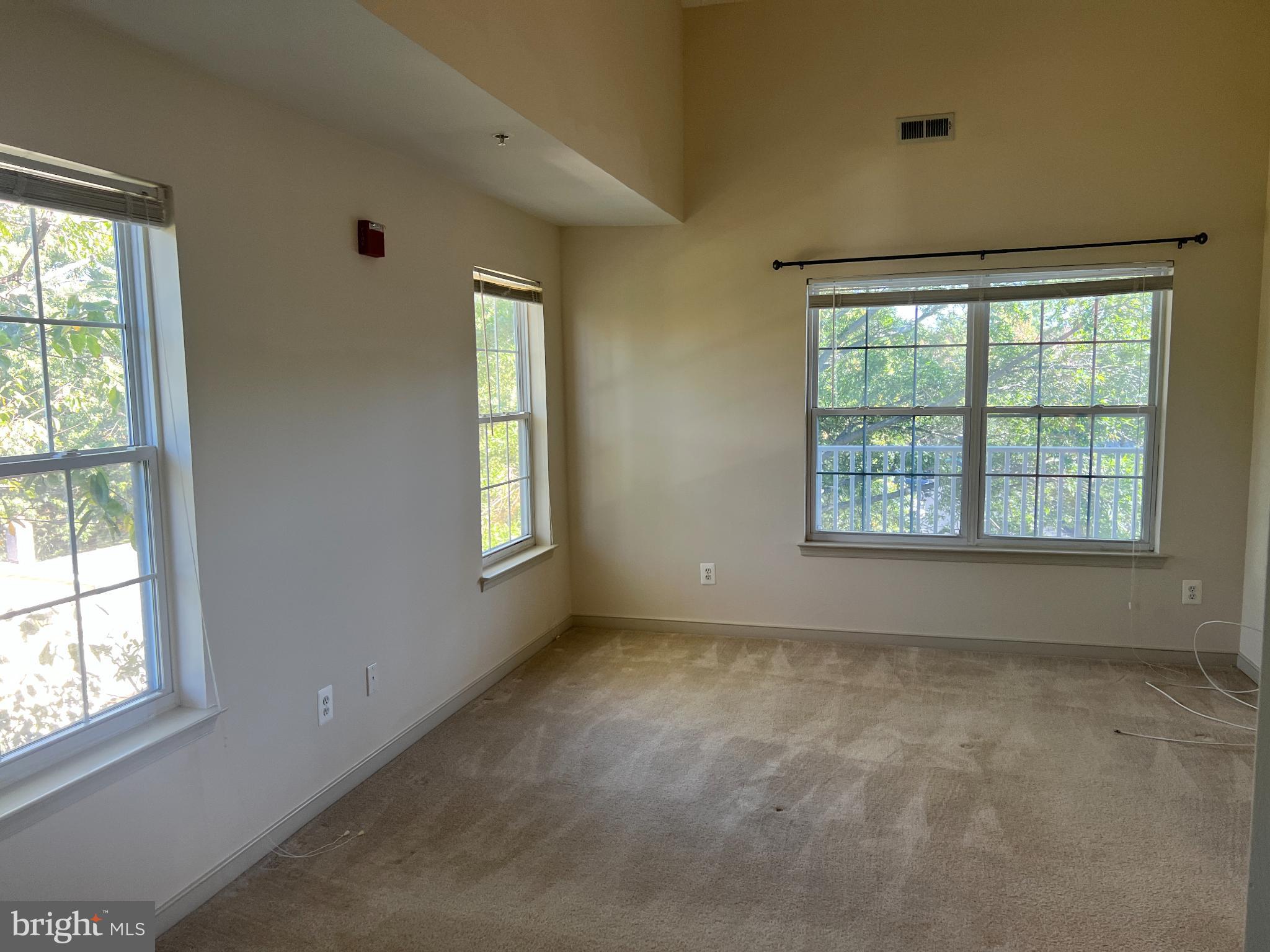 RIVERGATE II - Residential Lease