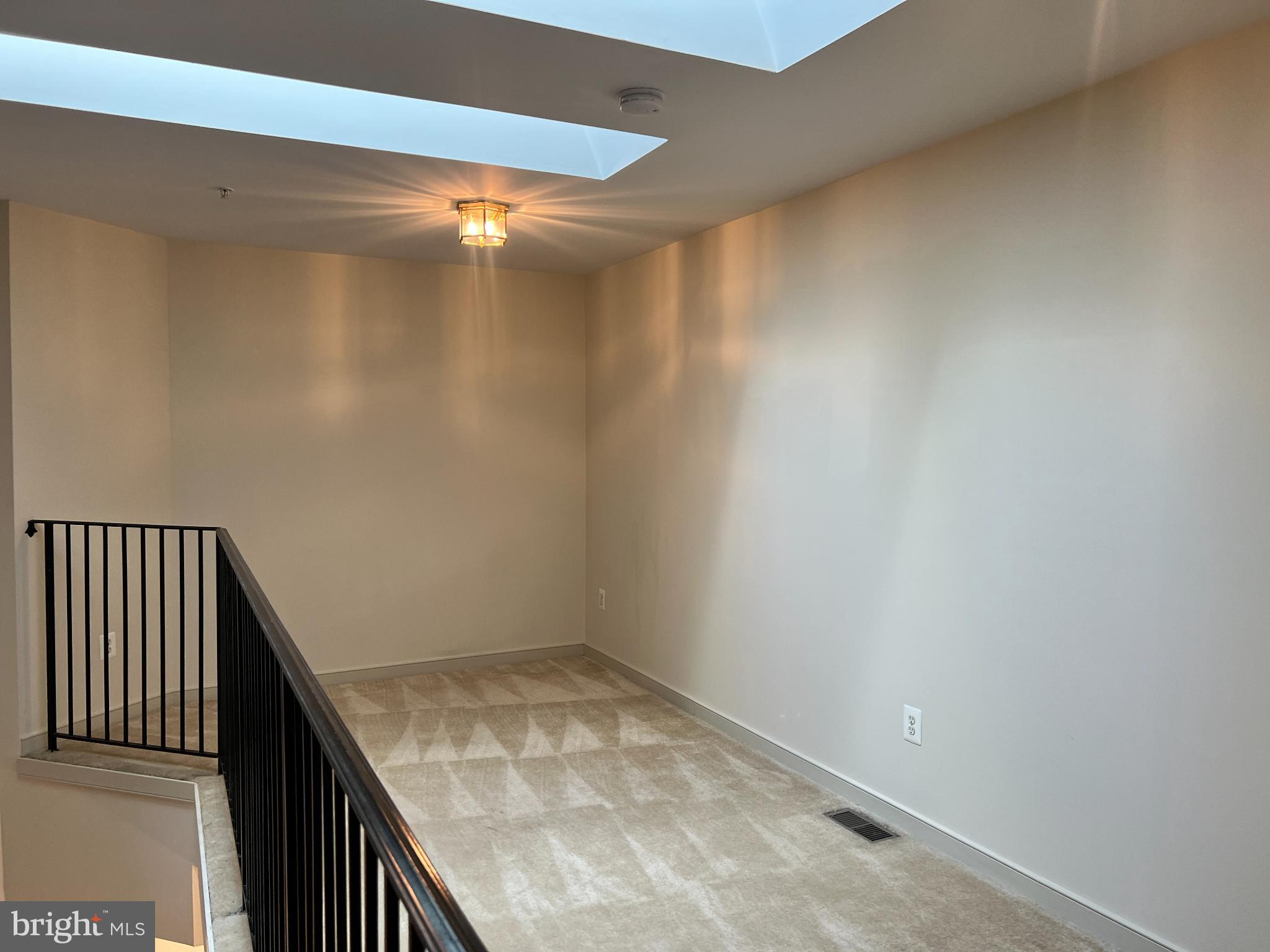 RIVERGATE II - Residential Lease