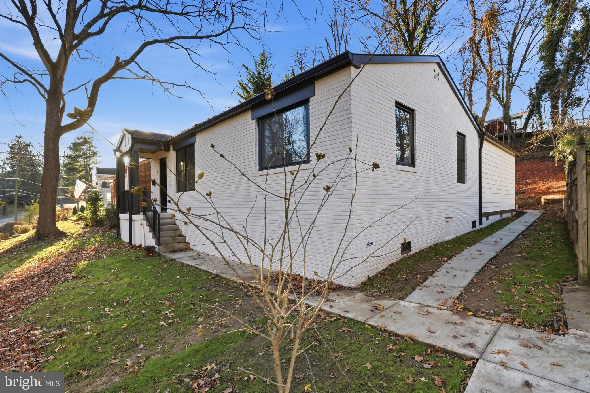 413 WILLIAMSBURG DRIVE