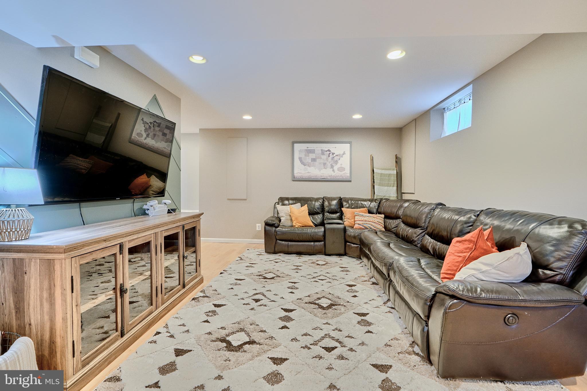 GREEN HILL MANOR - Residential