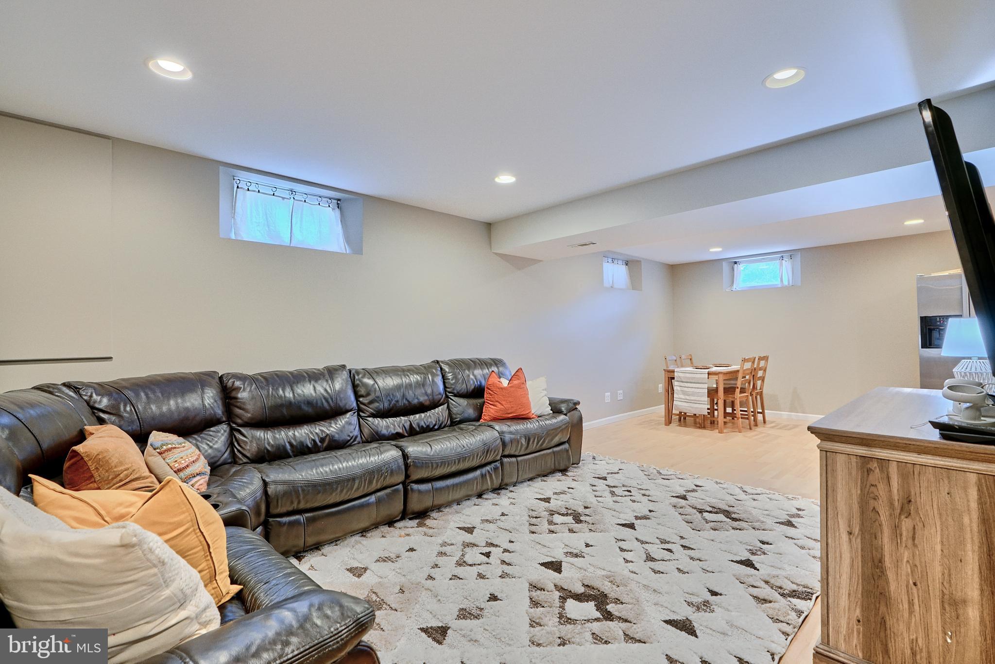 GREEN HILL MANOR - Residential