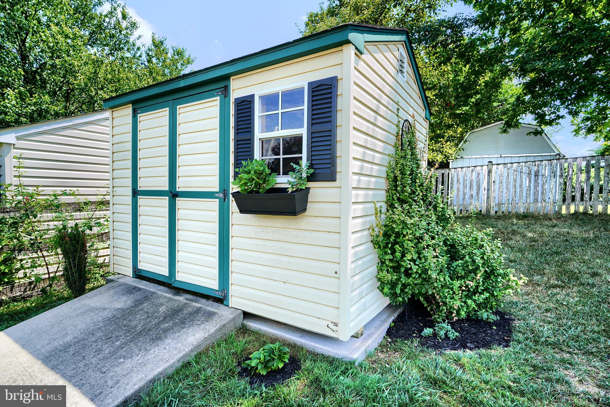 GREEN HILL MANOR - Residential