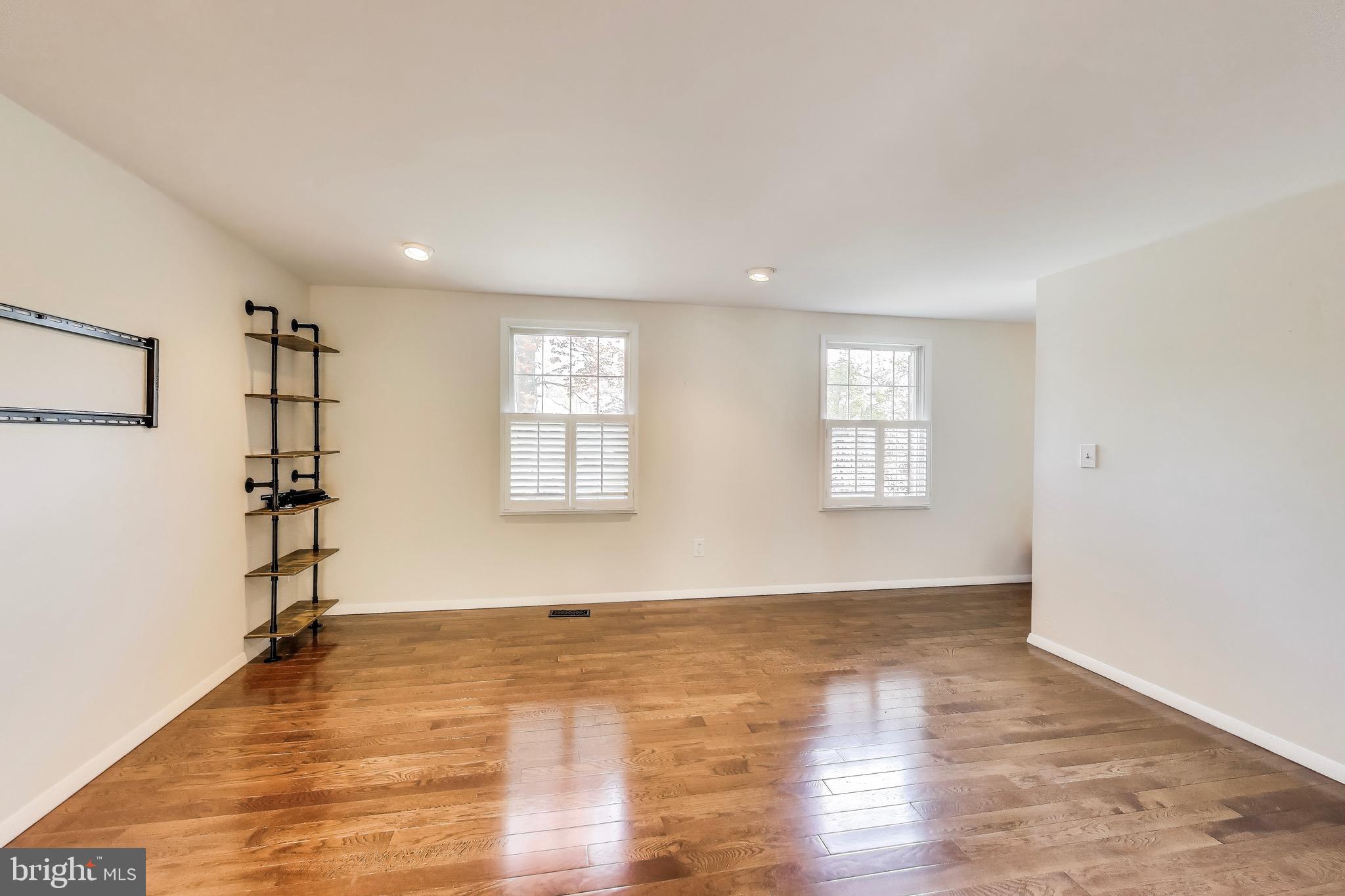 1337 CROCKETT LANE