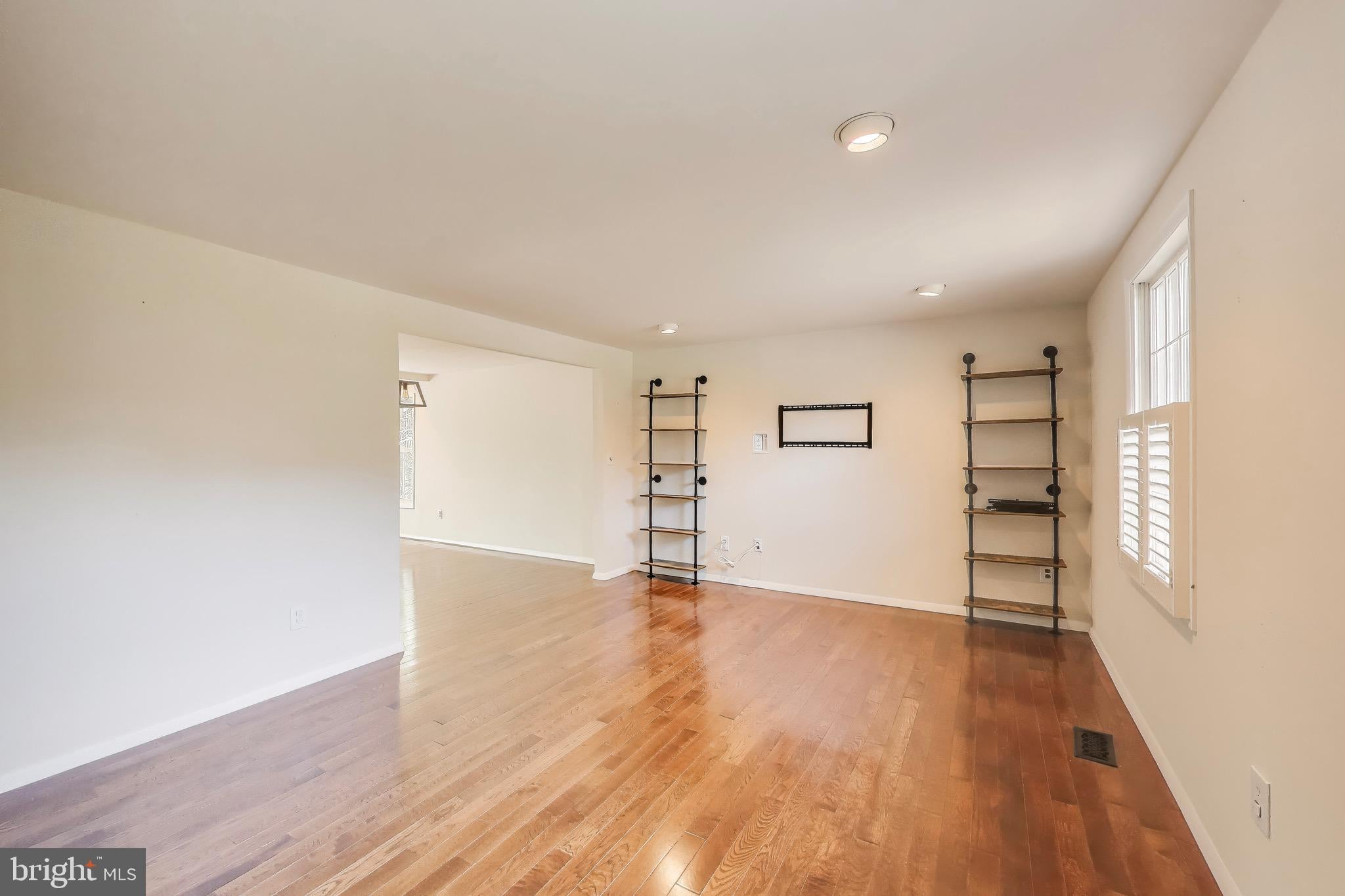 1337 CROCKETT LANE