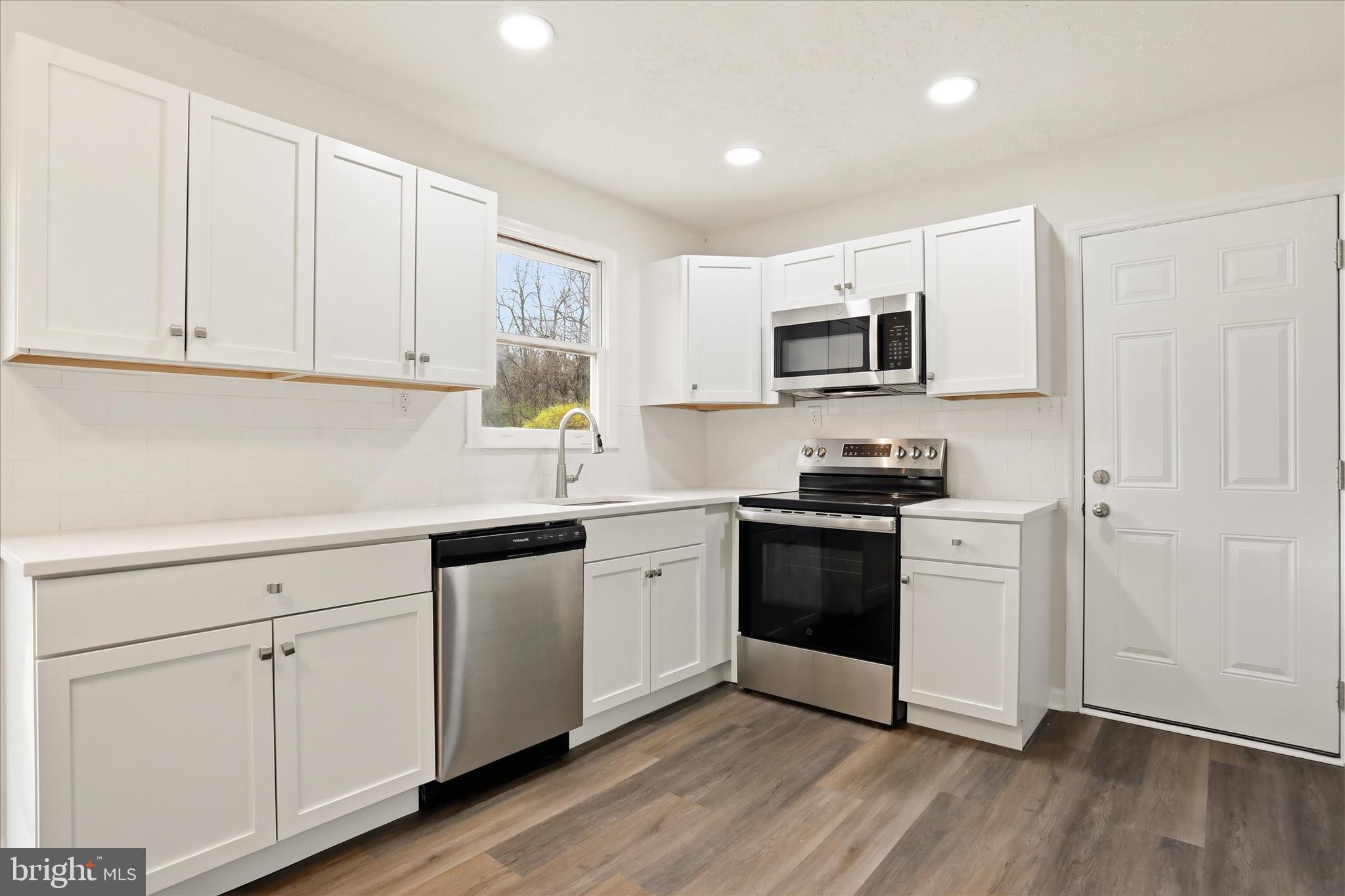 HIDDEN RIVER - Residential