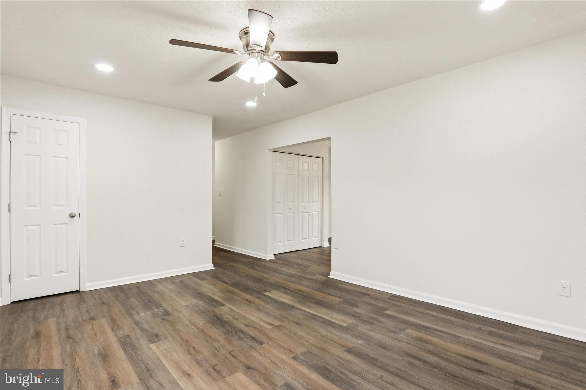 HIDDEN RIVER - Residential