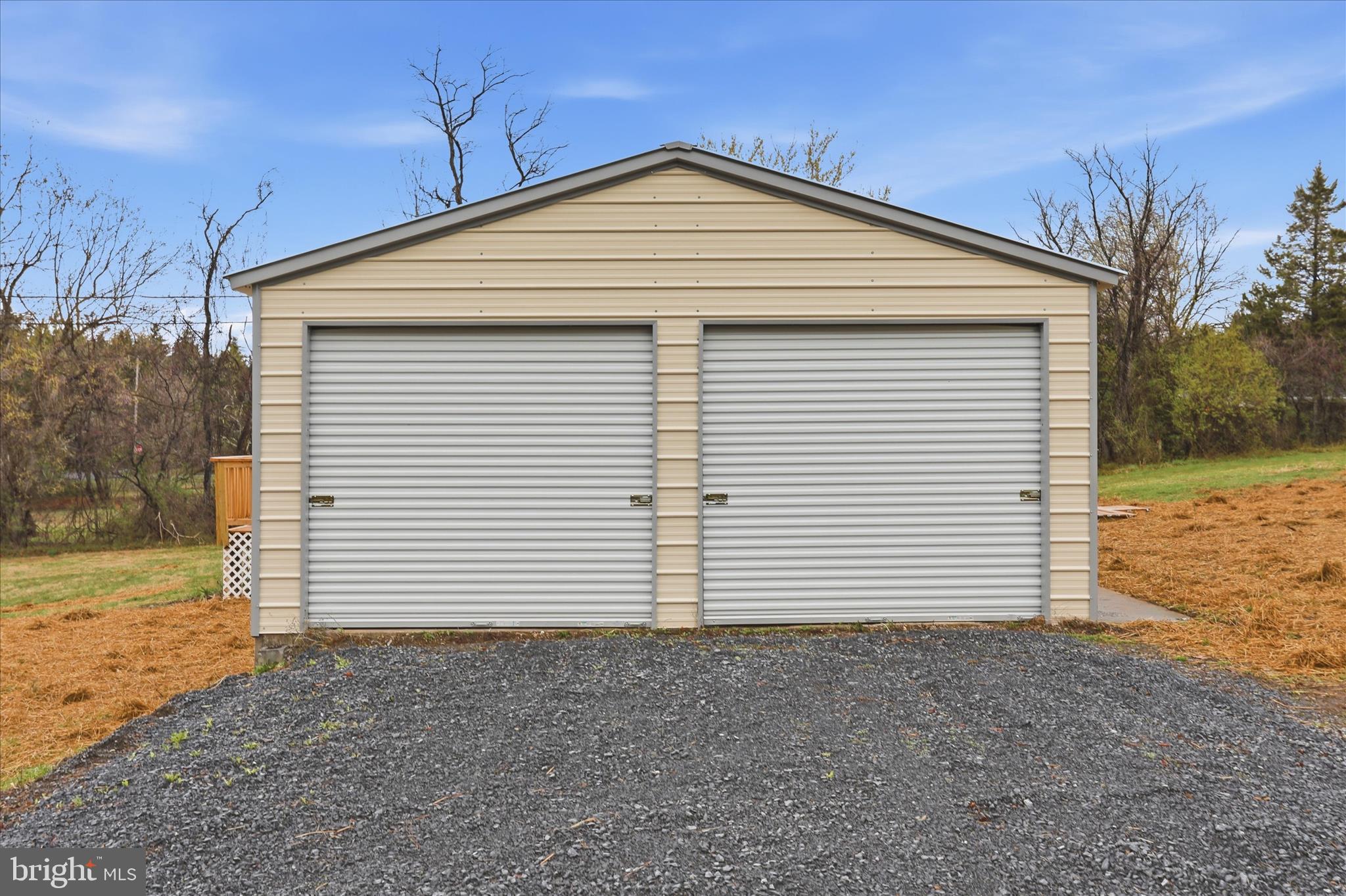 HIDDEN RIVER - Residential