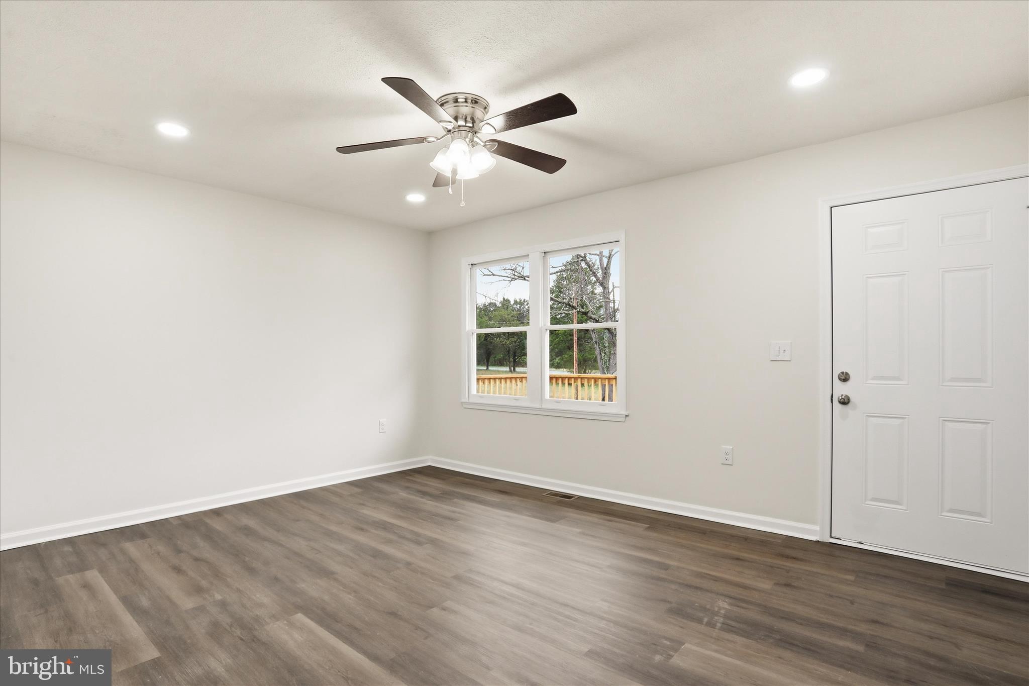 HIDDEN RIVER - Residential