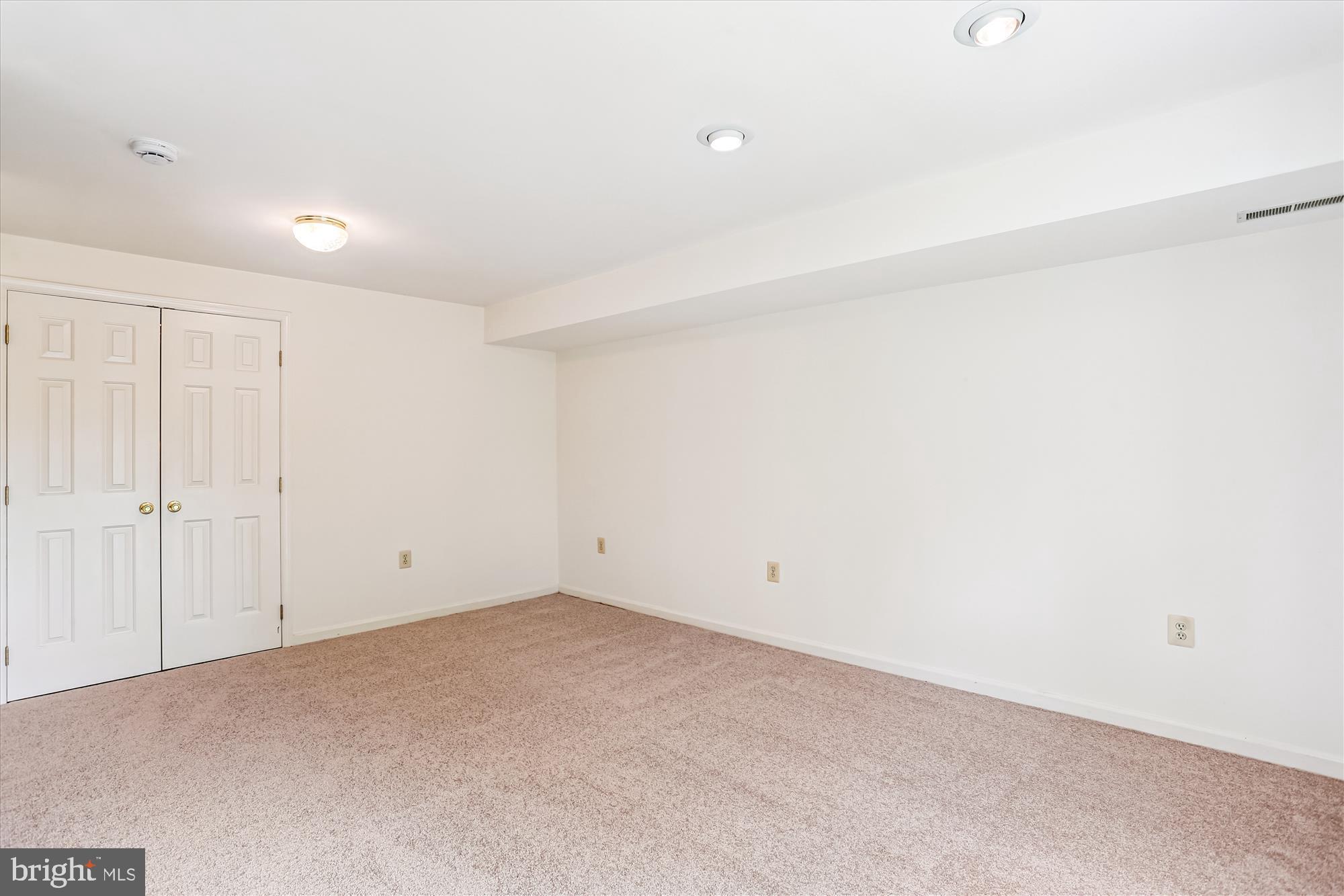 SILVER SPRING CNTRY CLUB - Residential