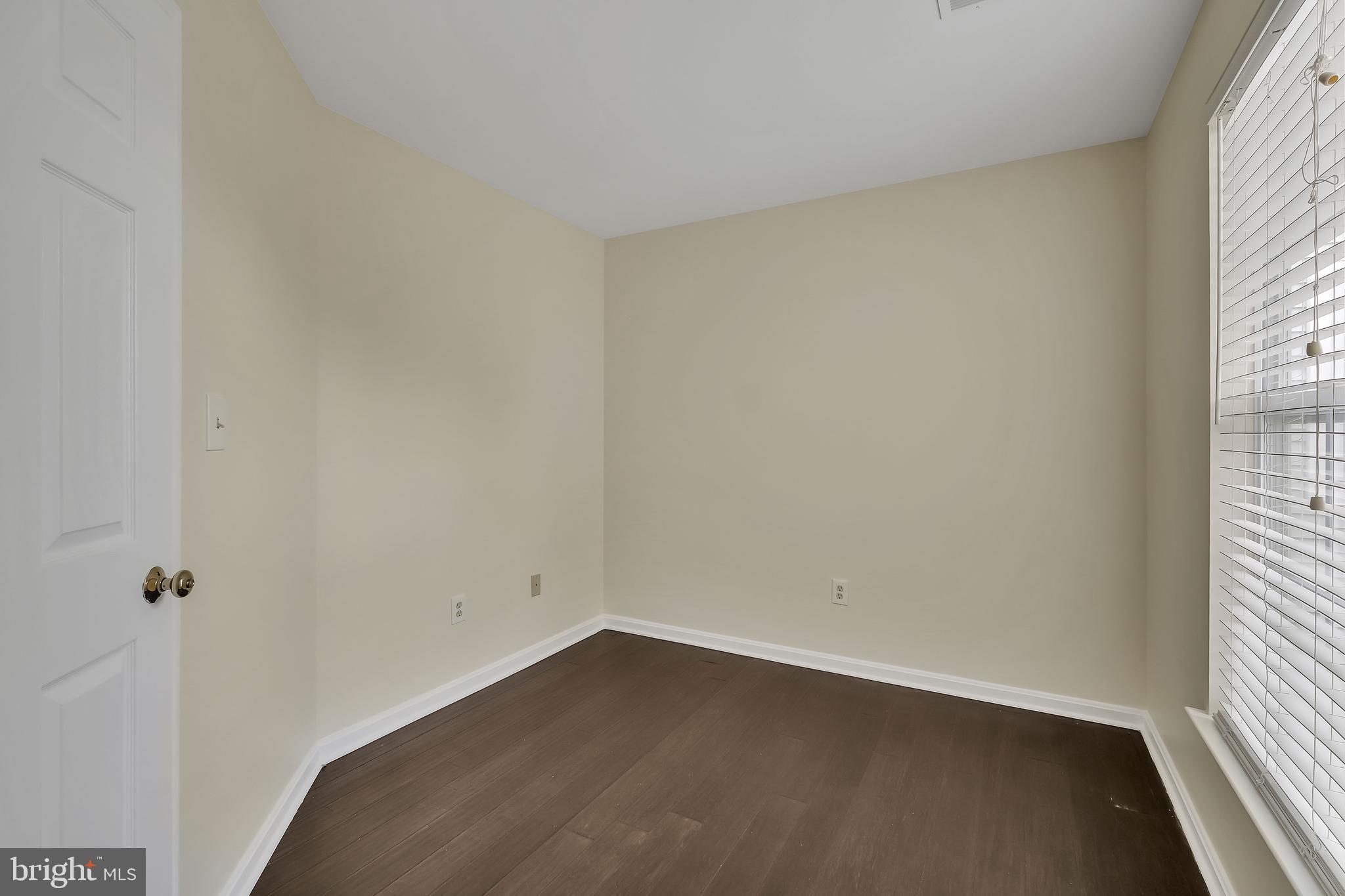 ASHBURN VILLAGE - Residential