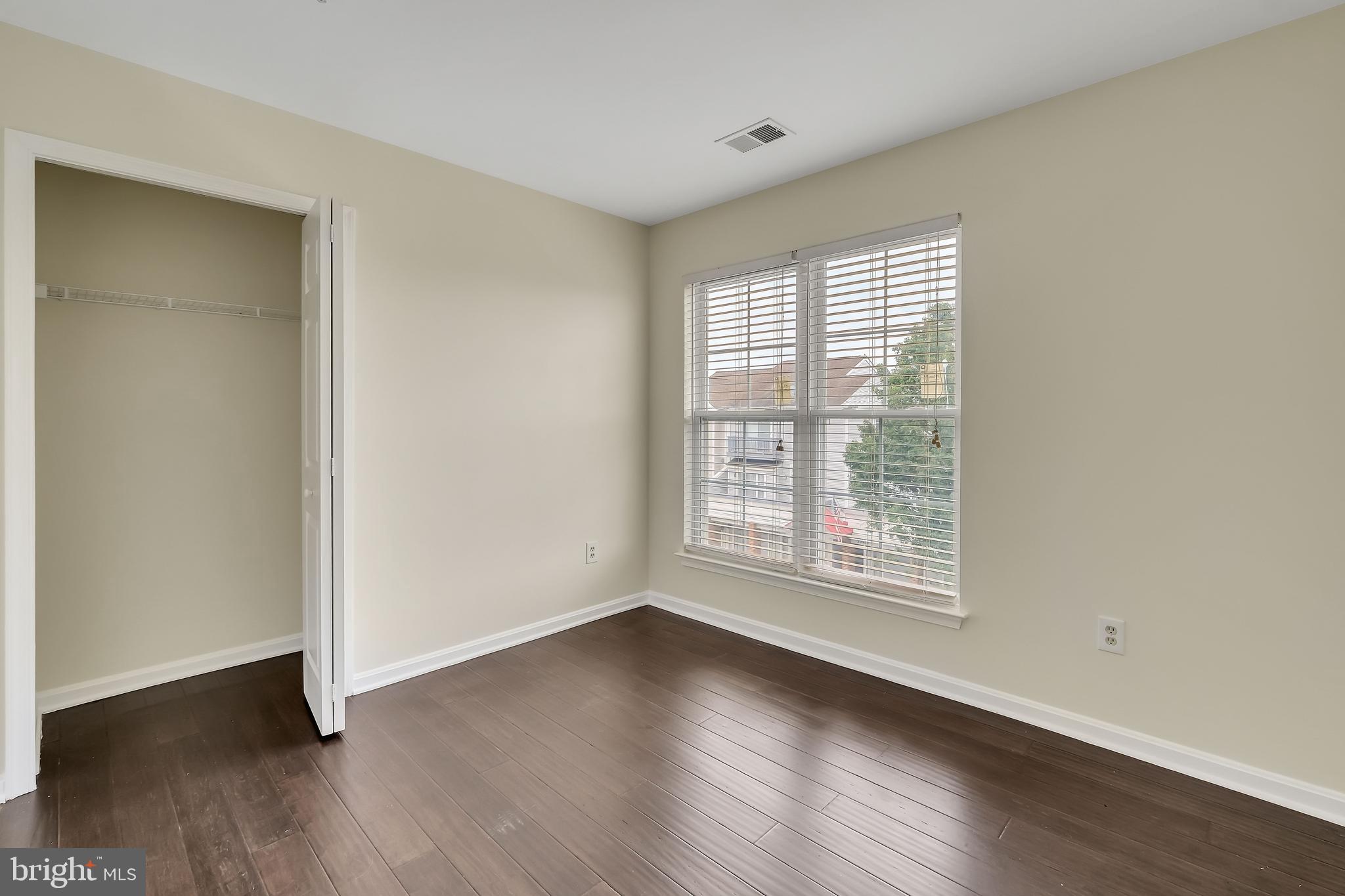 ASHBURN VILLAGE - Residential