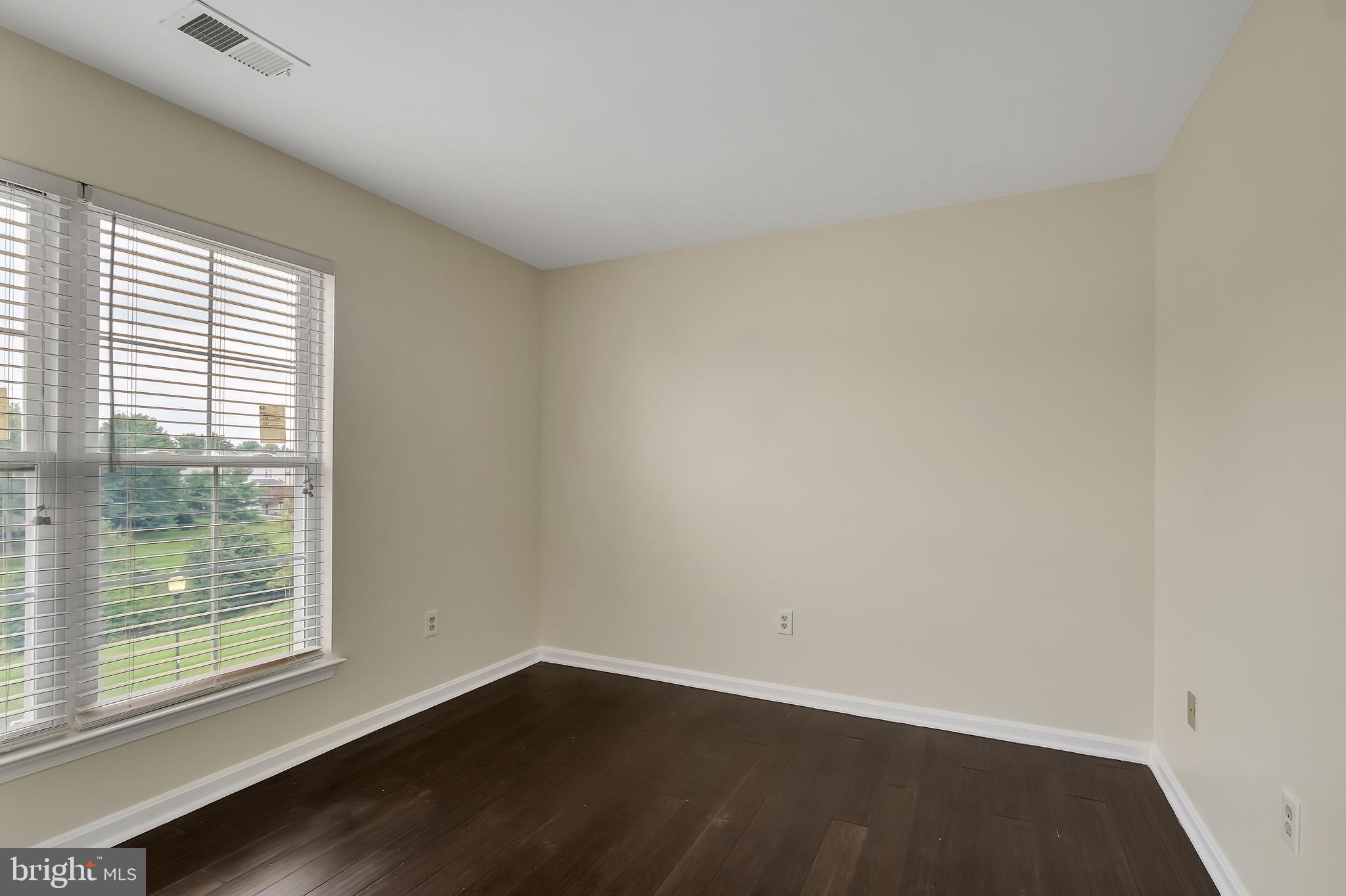 ASHBURN VILLAGE - Residential