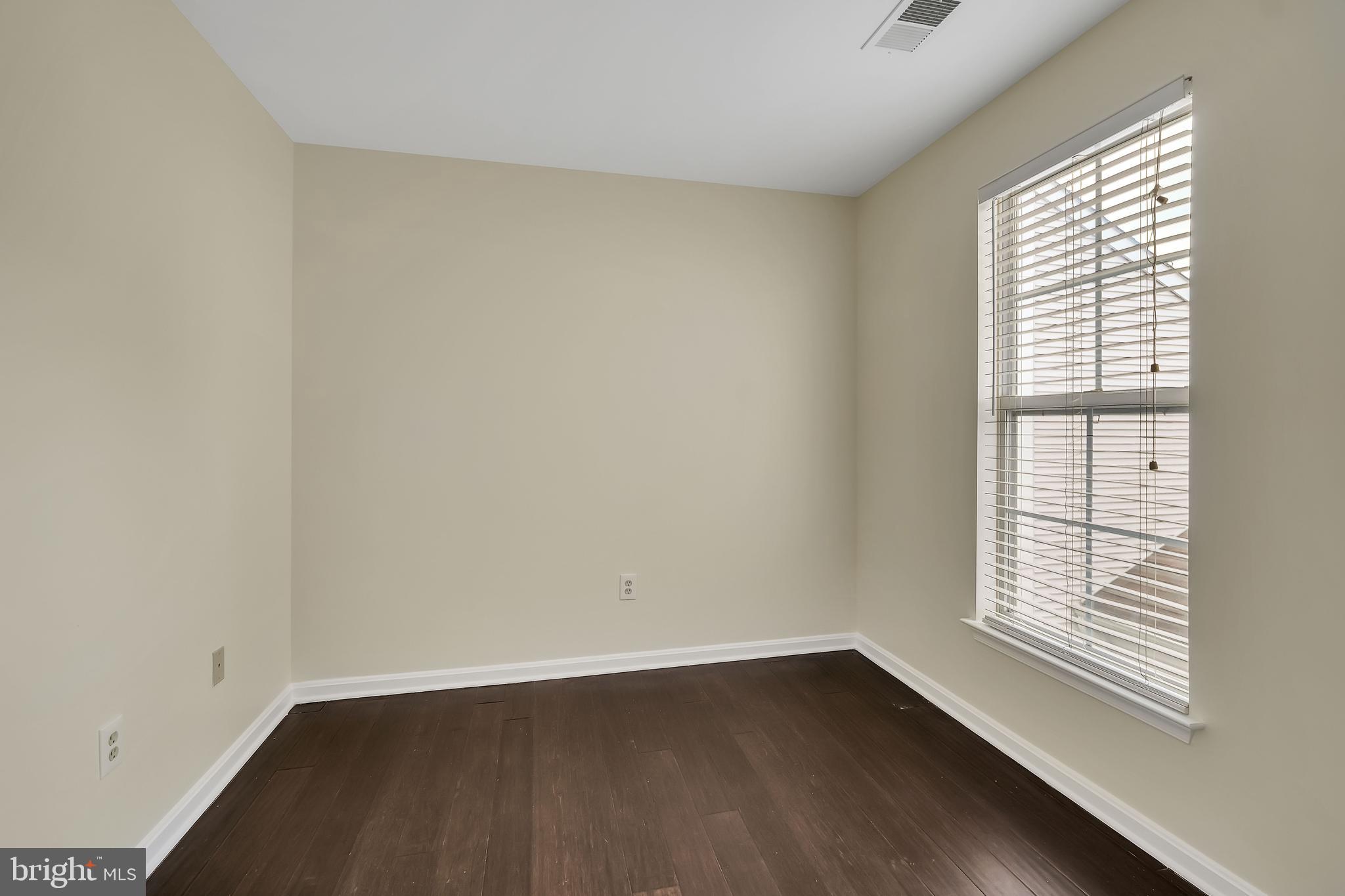 ASHBURN VILLAGE - Residential