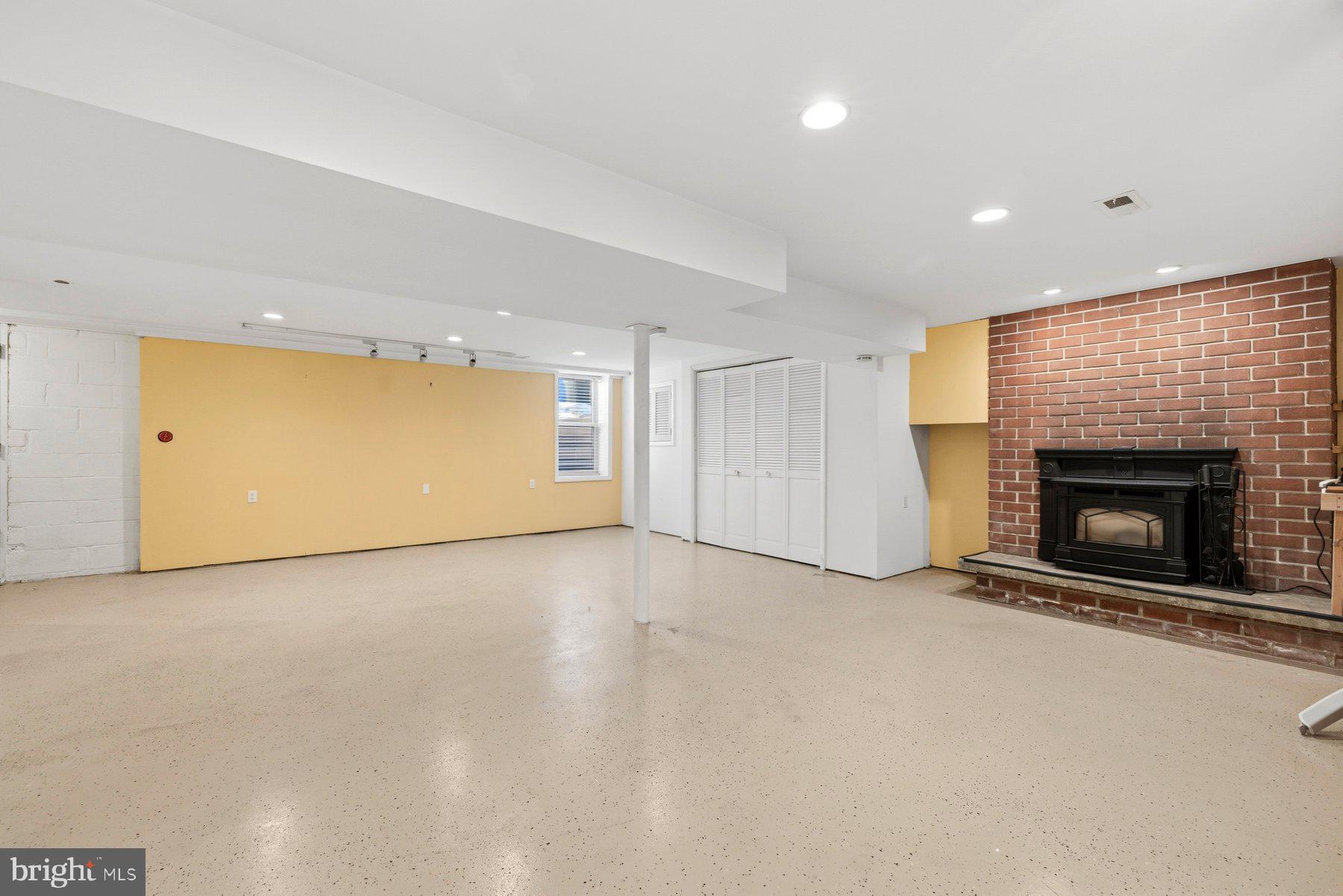 WILTON FARM ACRES - Residential