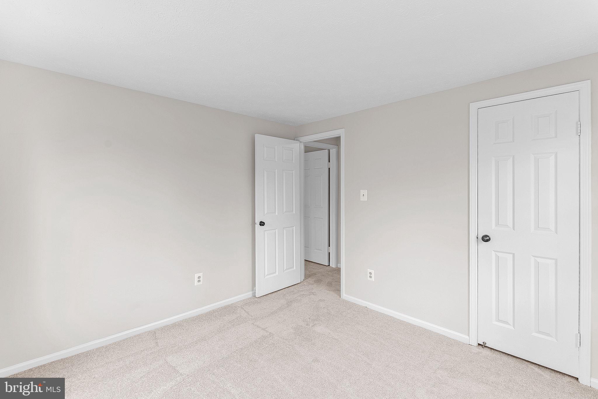 LONGWOOD KNOLLS - Residential