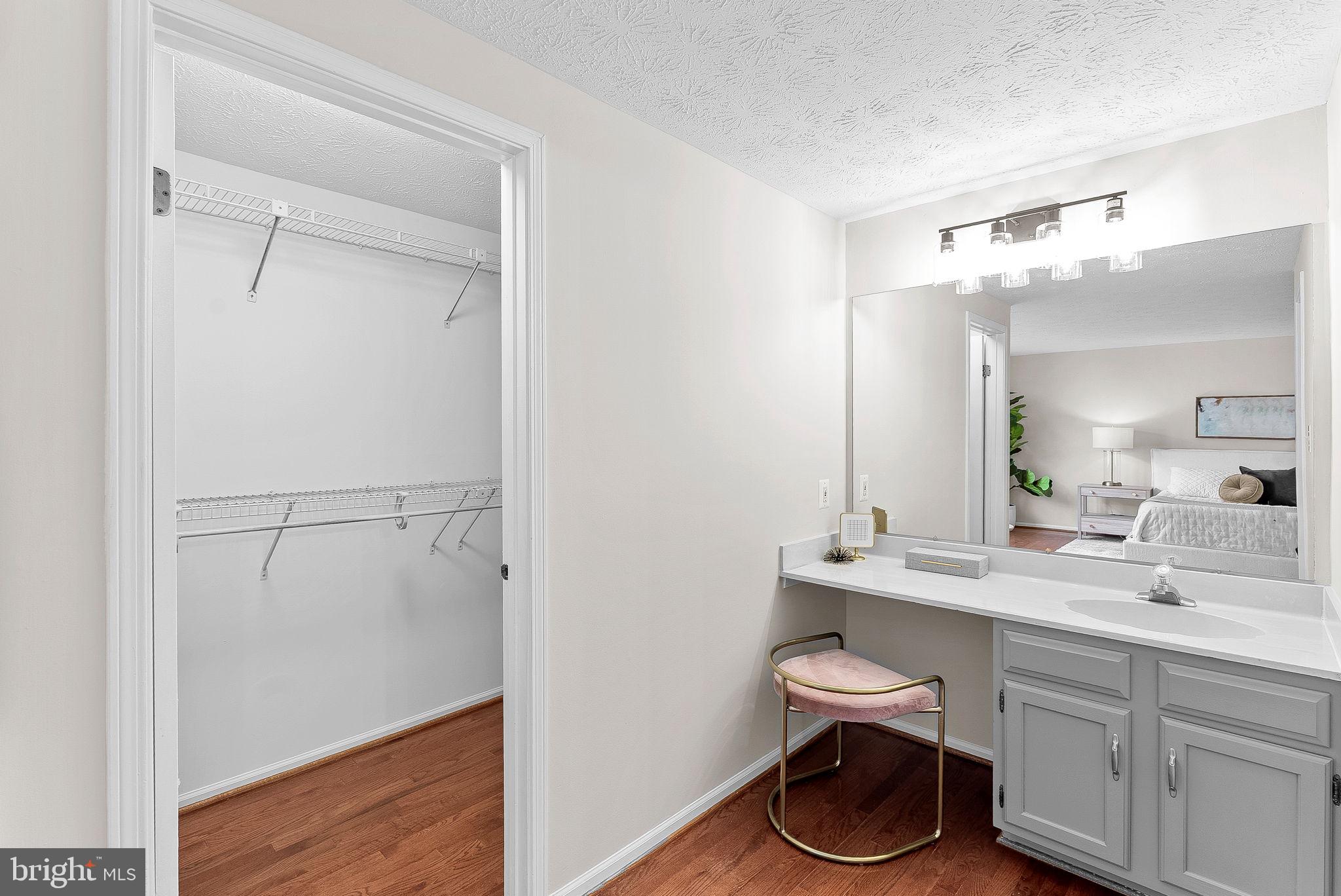 LONGWOOD KNOLLS - Residential