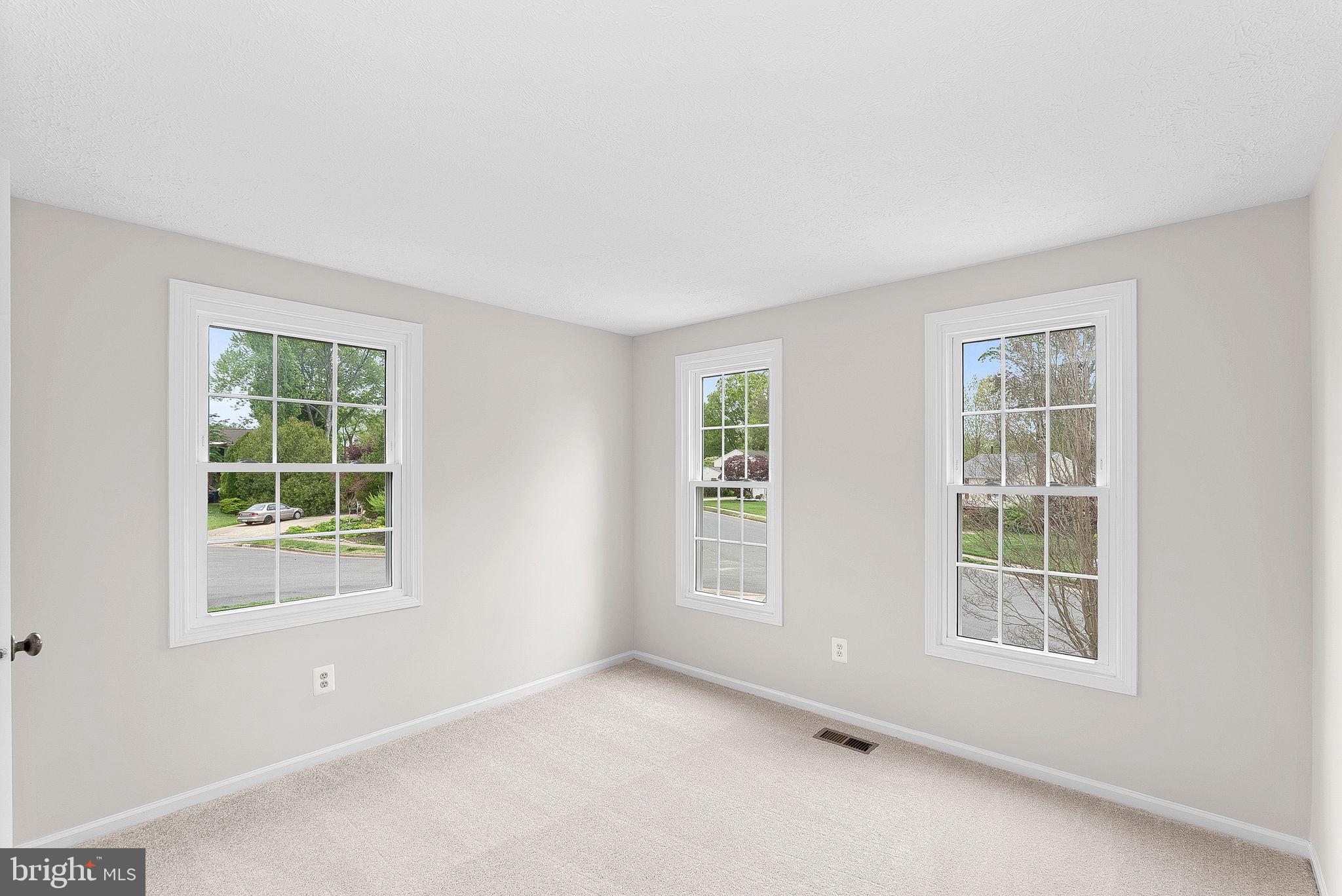 LONGWOOD KNOLLS - Residential