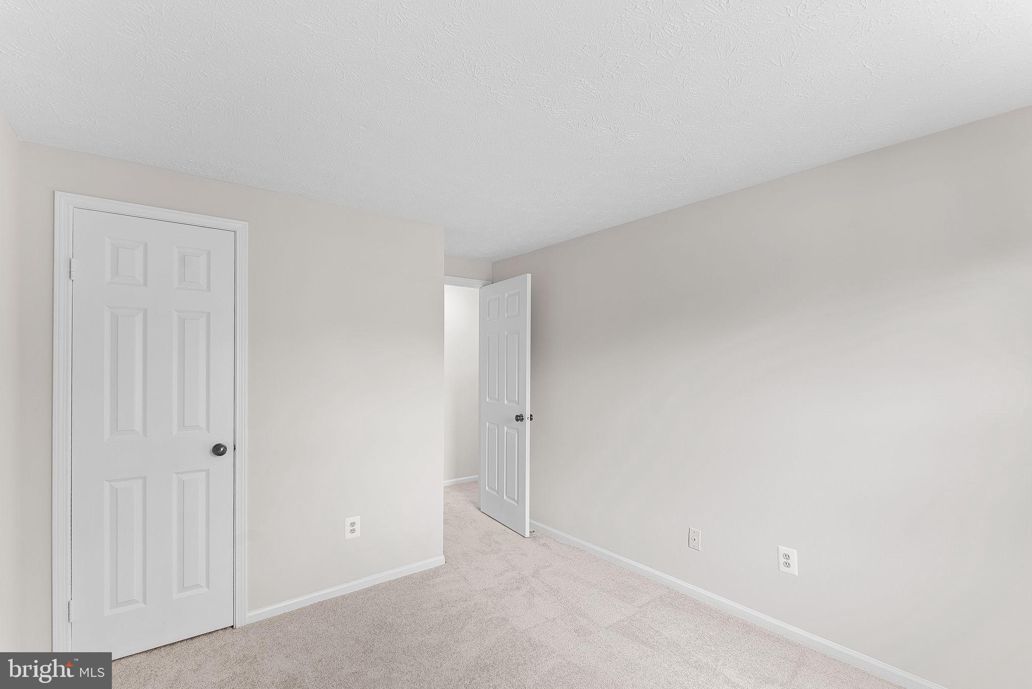 LONGWOOD KNOLLS - Residential