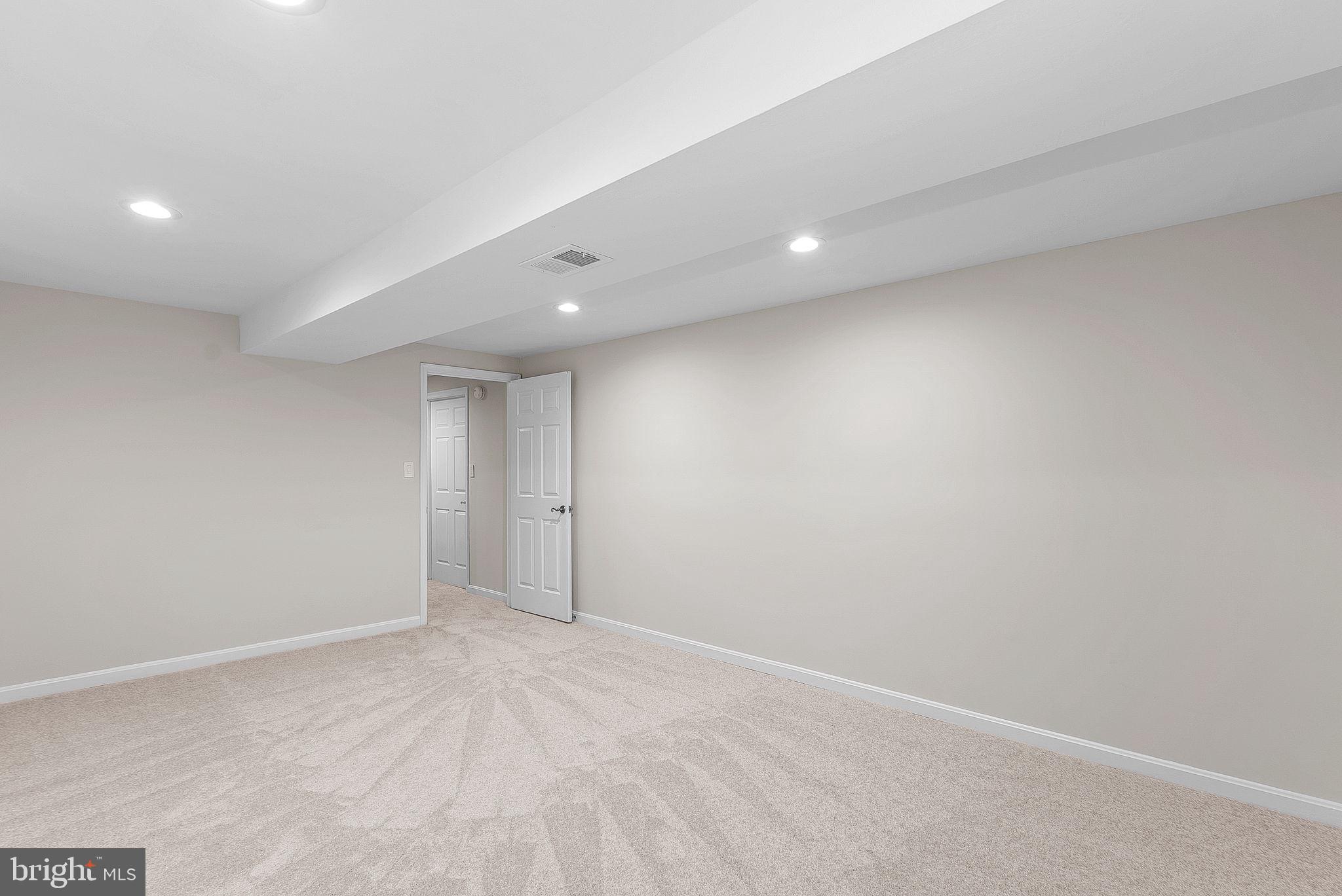 LONGWOOD KNOLLS - Residential