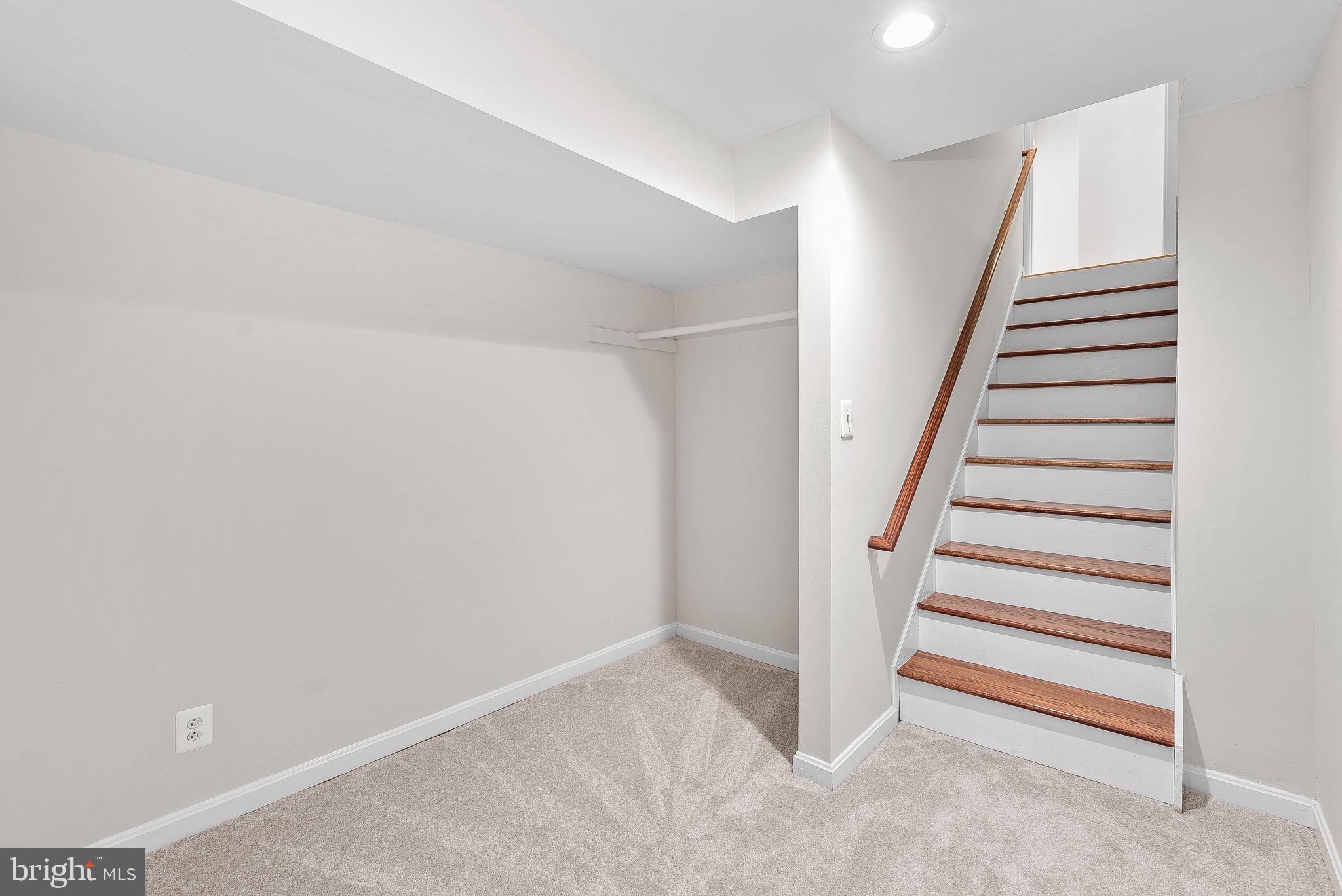 LONGWOOD KNOLLS - Residential