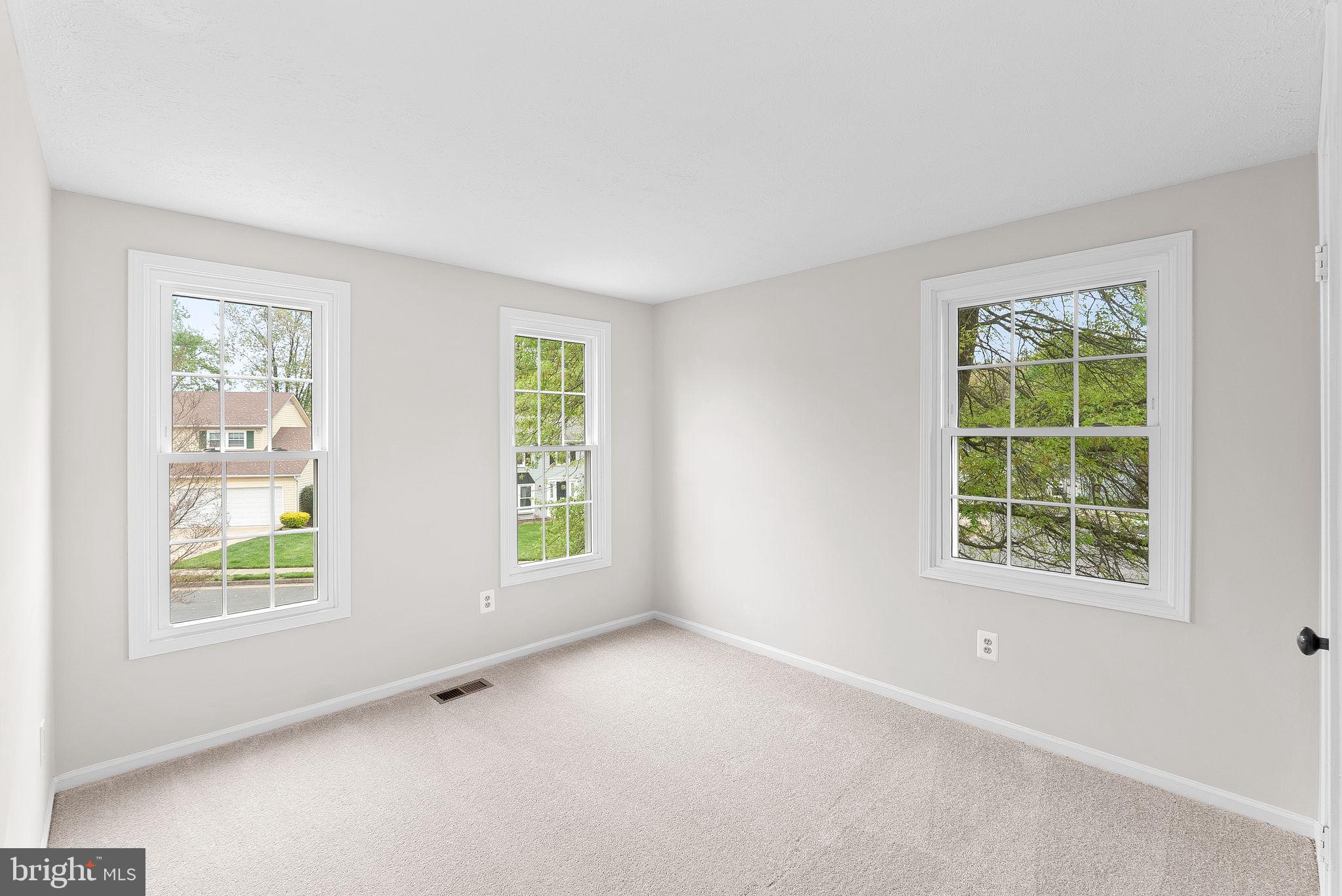 LONGWOOD KNOLLS - Residential