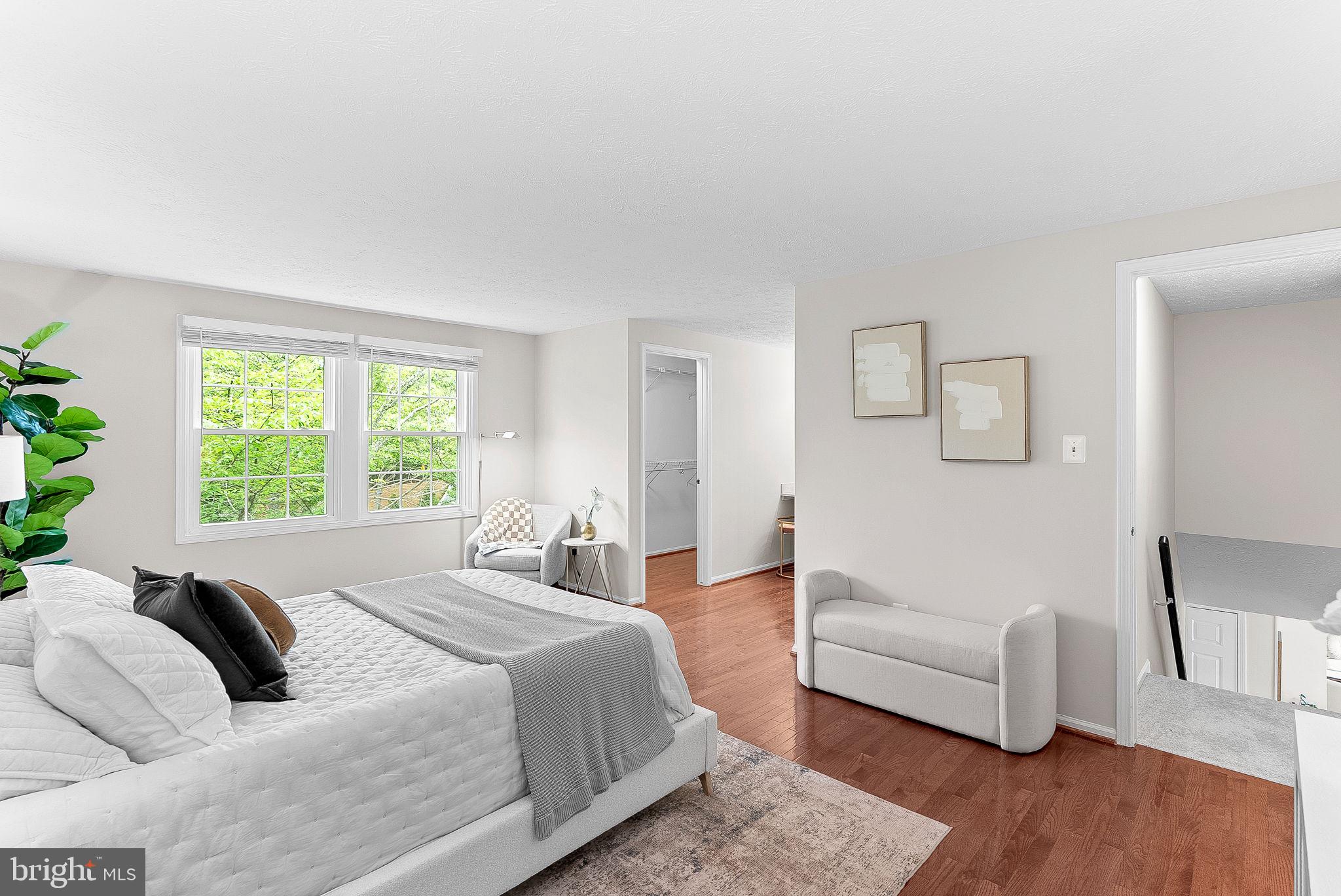 LONGWOOD KNOLLS - Residential